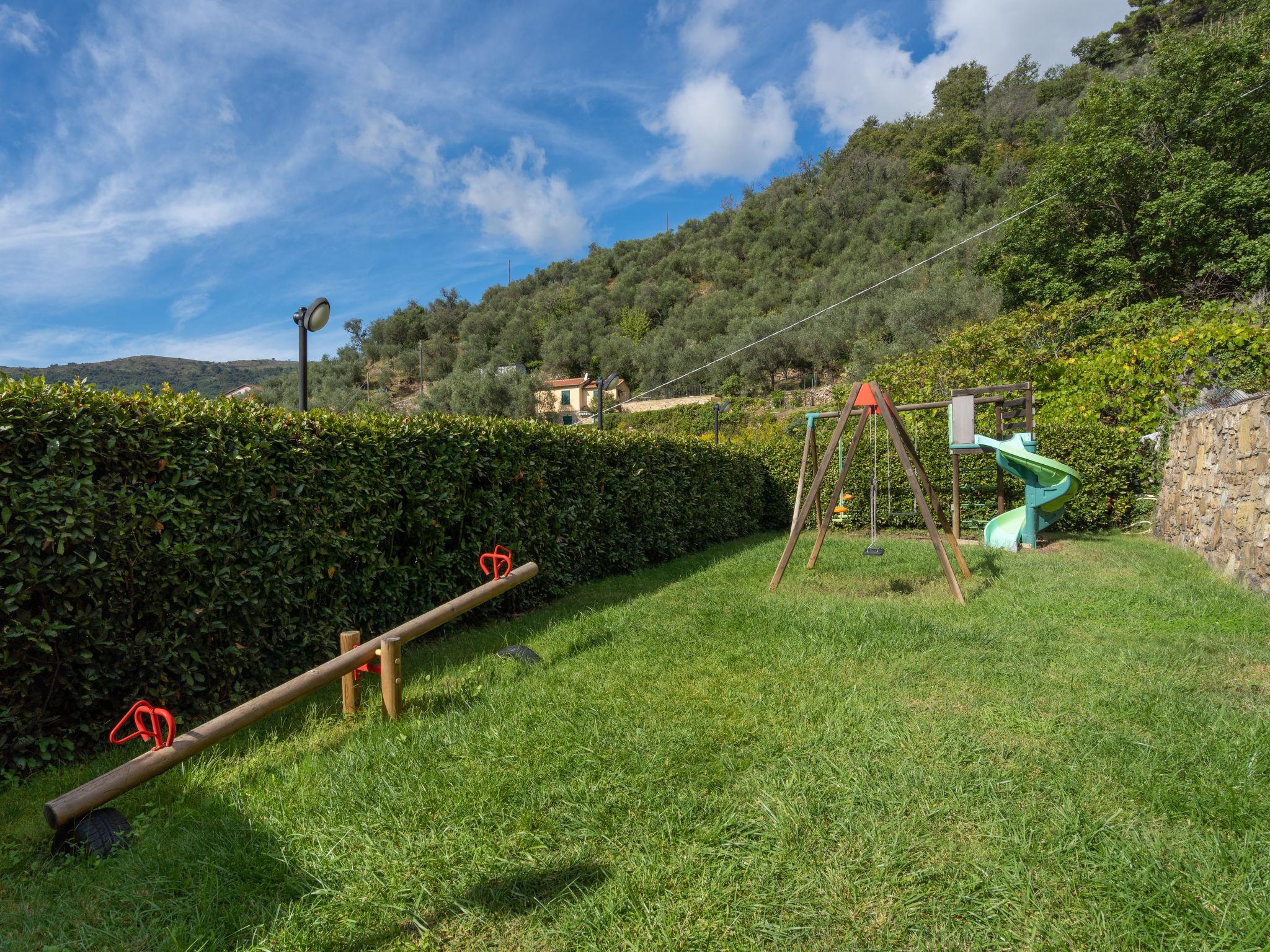 Foto 33 - Casa de 5 quartos em Pietrabruna com piscina privada e jardim