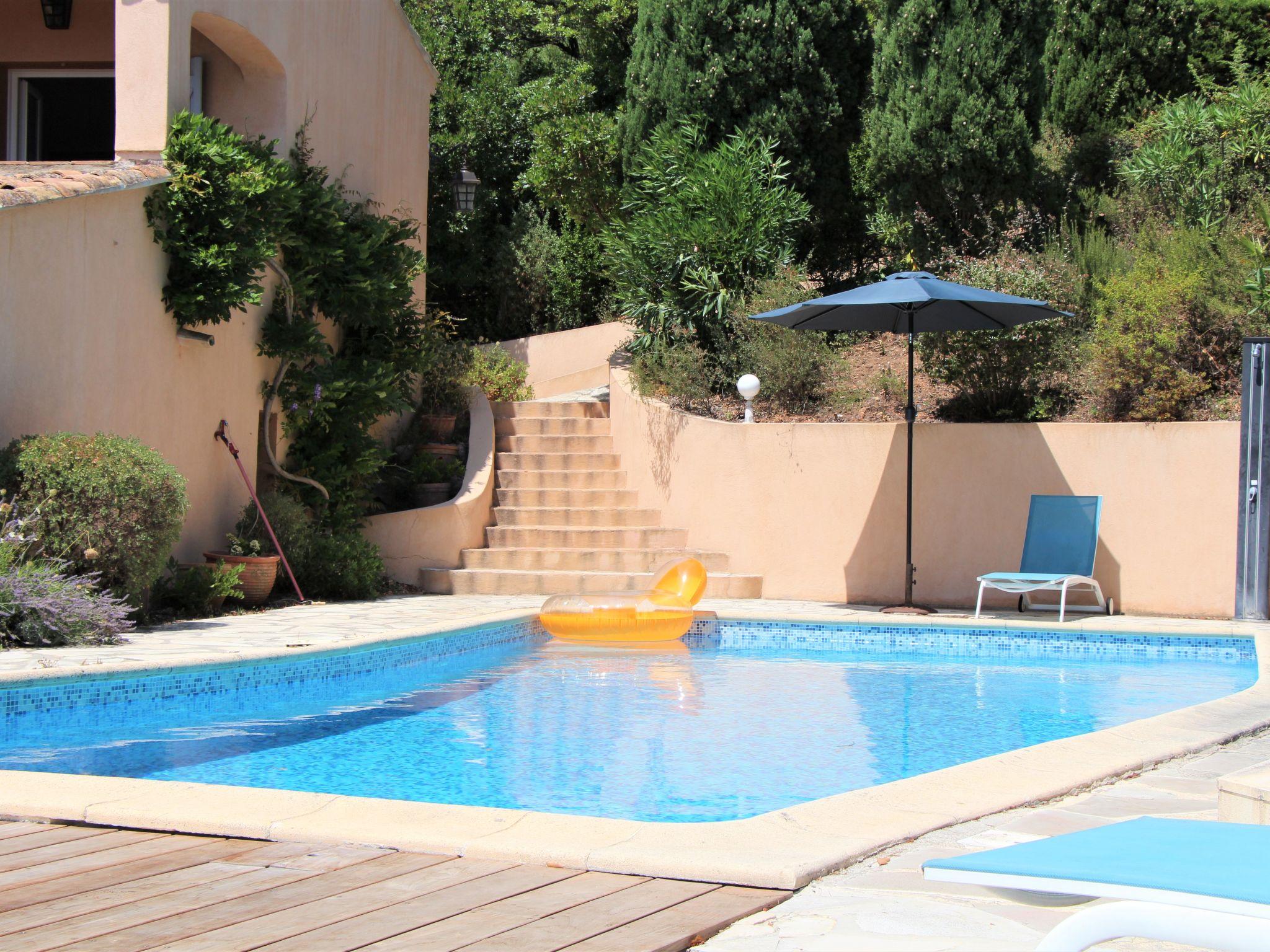 Photo 3 - Maison de 4 chambres à Cavalaire-sur-Mer avec piscine privée et vues à la mer