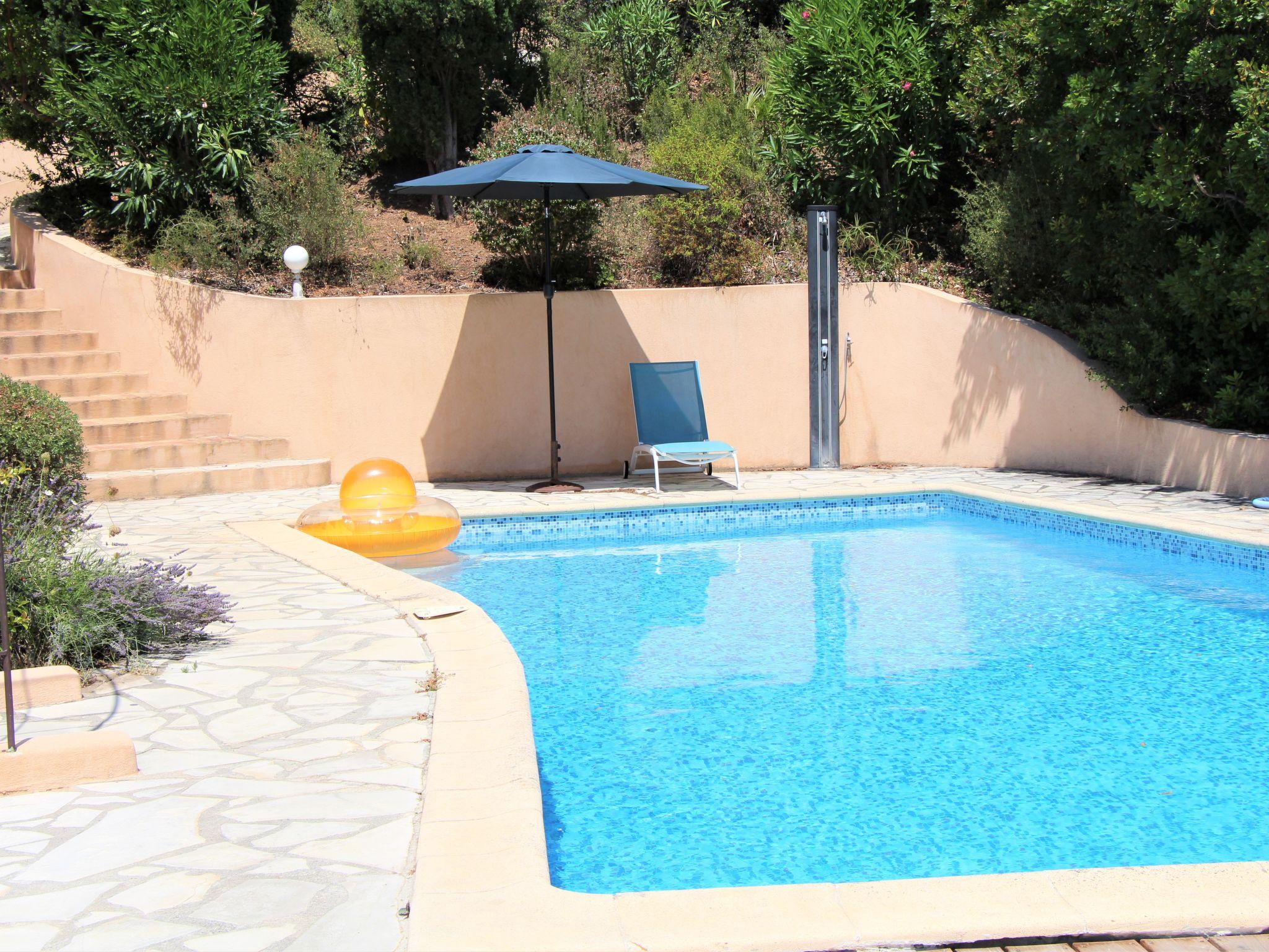 Photo 4 - 4 bedroom House in Cavalaire-sur-Mer with private pool and sea view