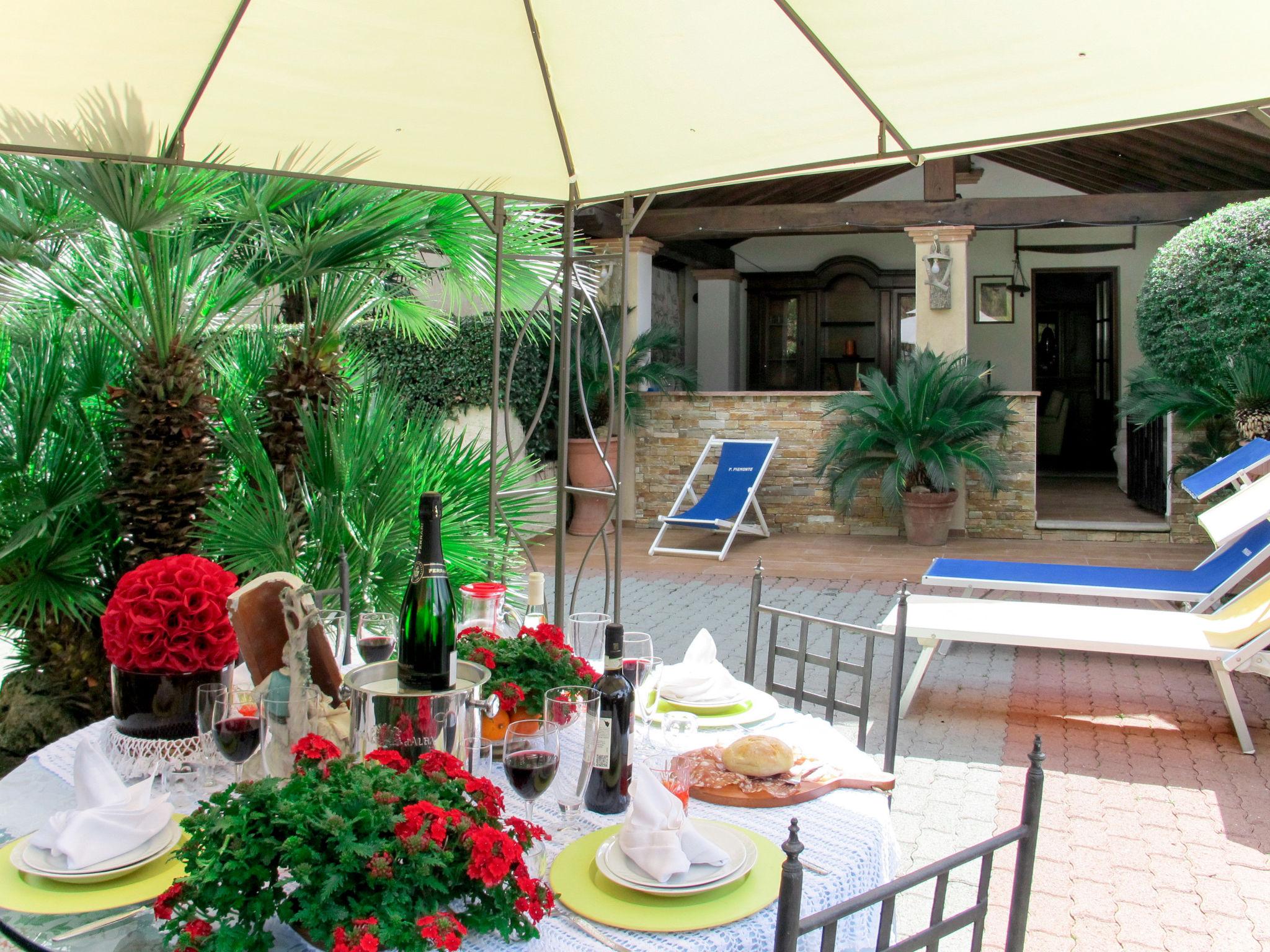 Photo 3 - 2 bedroom Apartment in Camaiore with private pool and garden