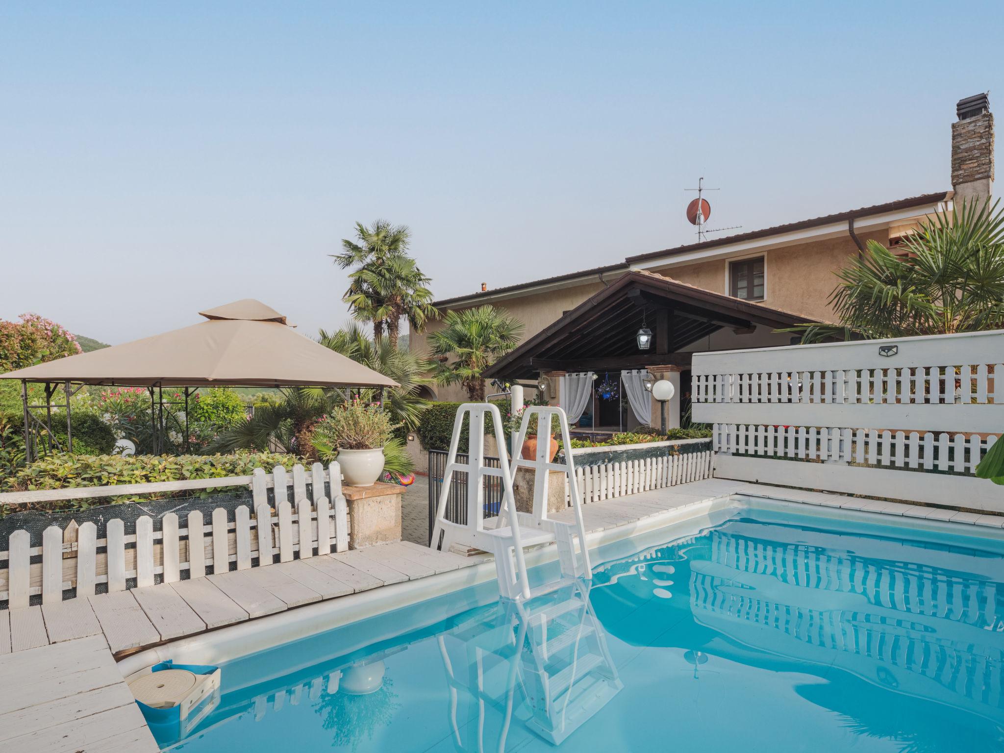 Foto 1 - Appartamento con 2 camere da letto a Camaiore con piscina privata e vista mare