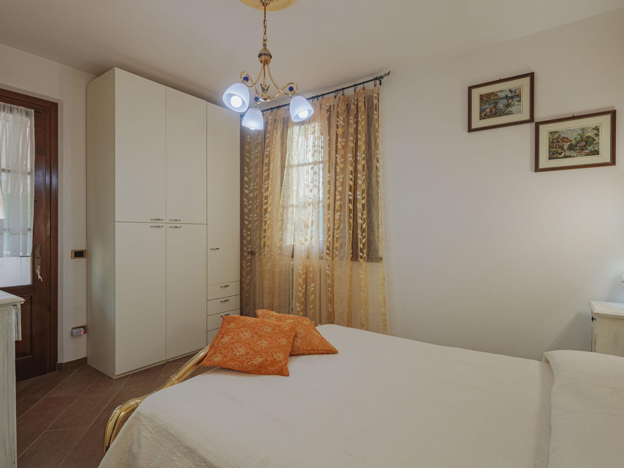 Foto 17 - Apartamento de 2 quartos em Camaiore com piscina privada e jardim