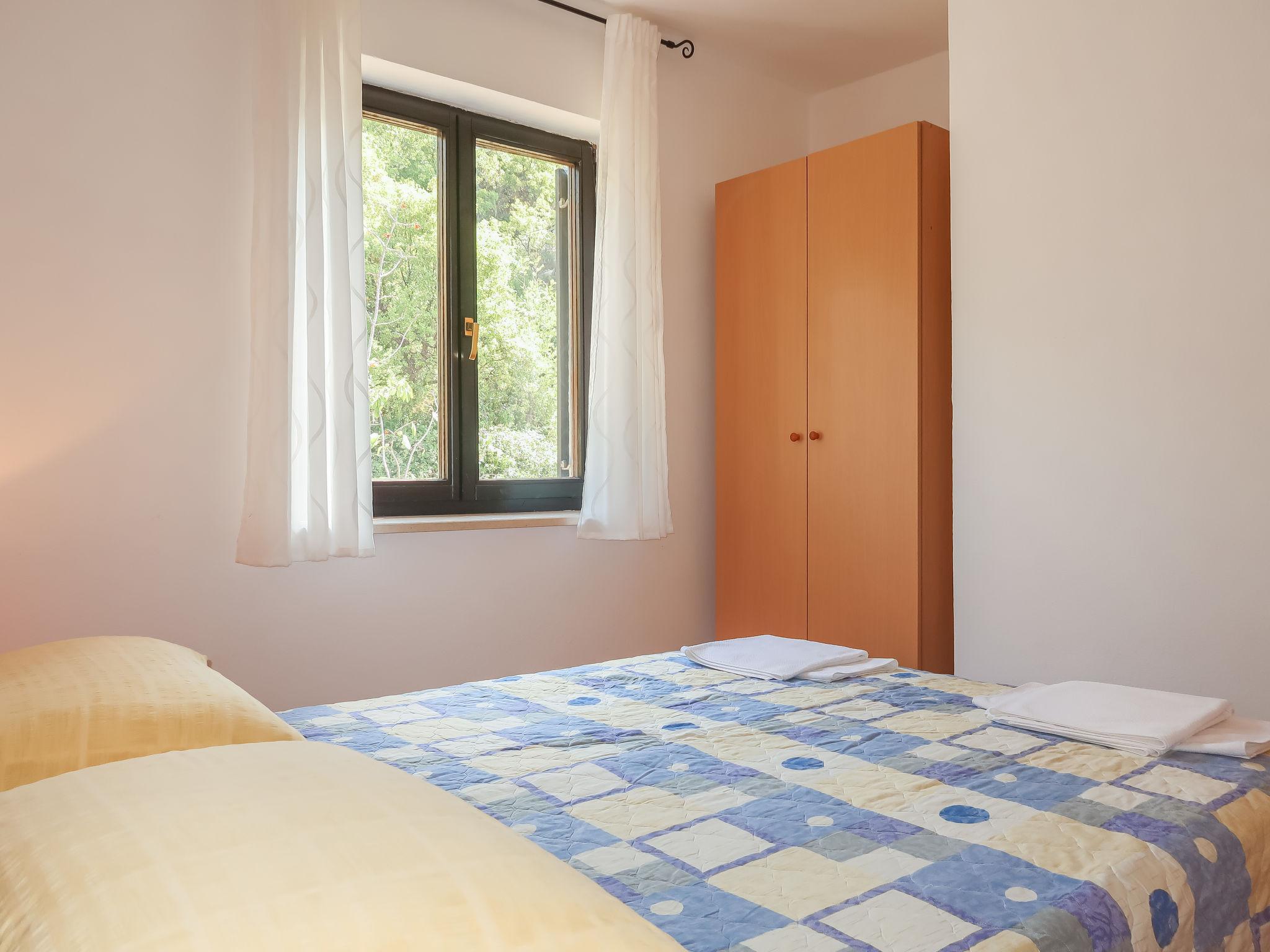 Foto 4 - Apartamento de 2 quartos em Senj com jardim e terraço