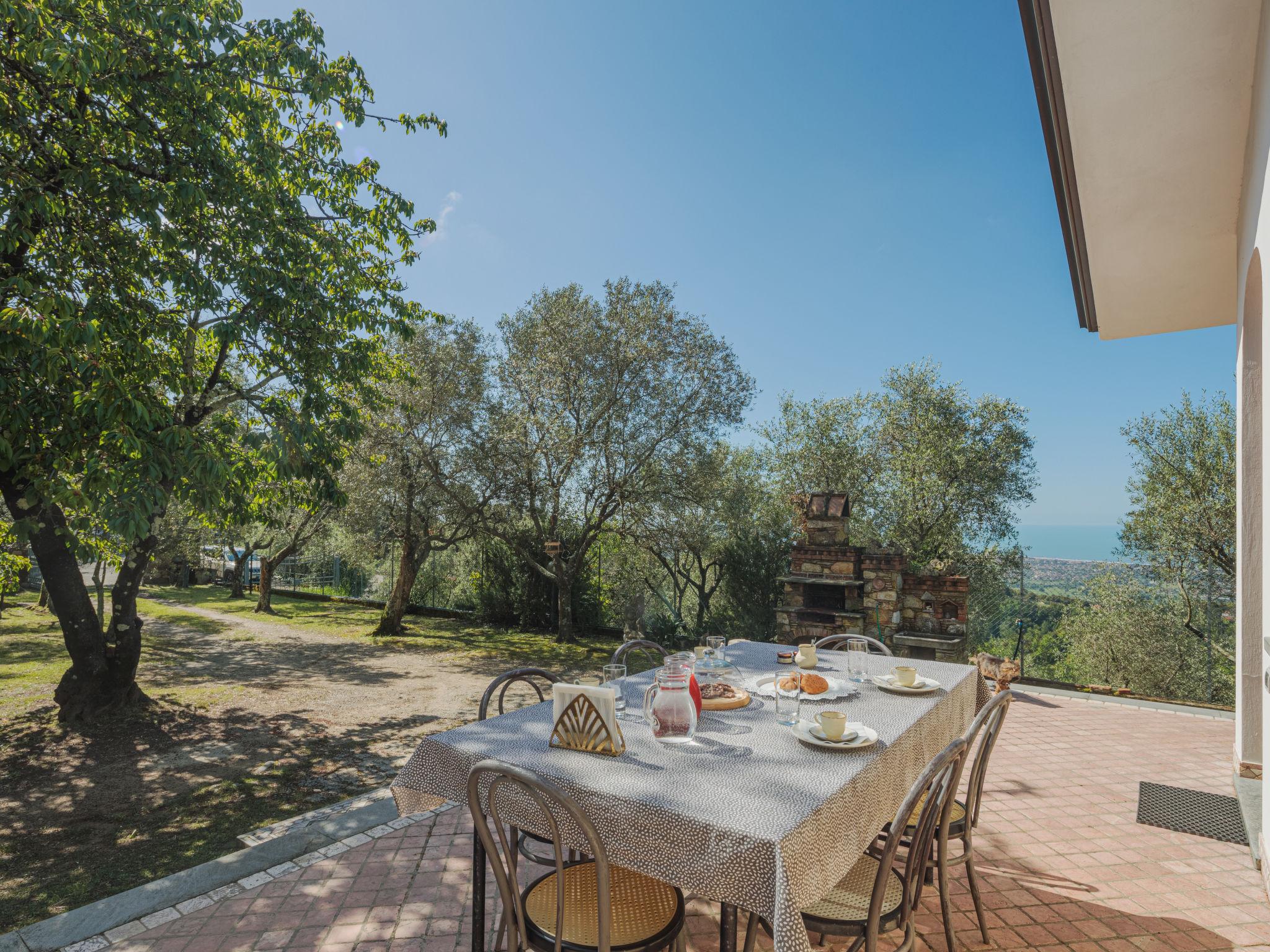 Foto 3 - Casa con 5 camere da letto a Montignoso con giardino e terrazza