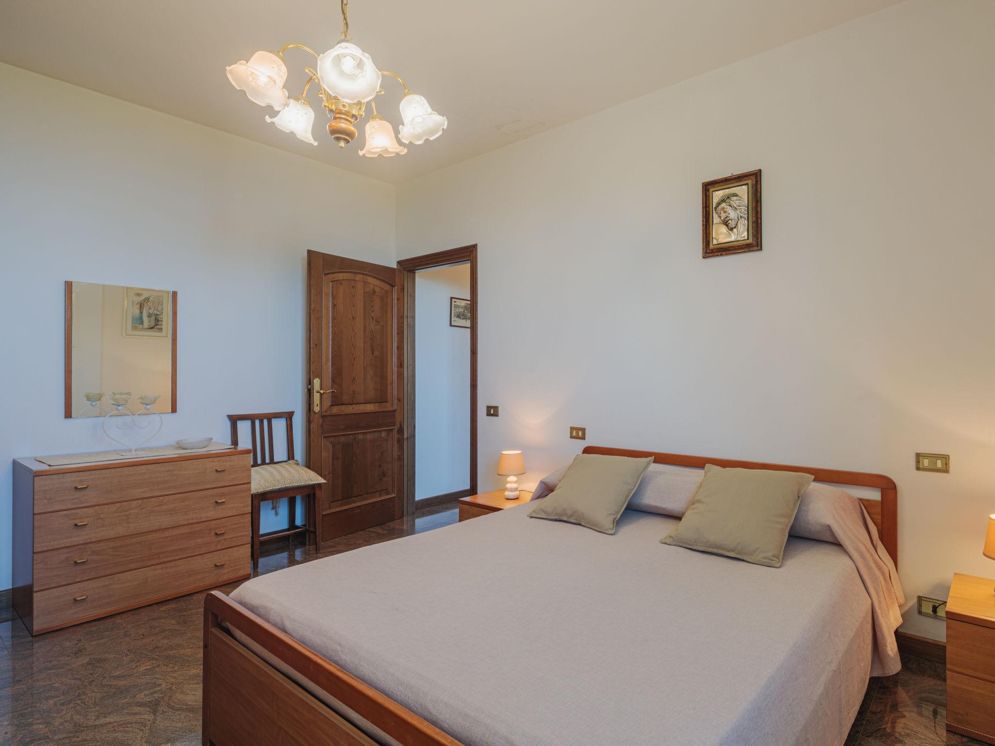 Foto 17 - Haus mit 5 Schlafzimmern in Montignoso mit garten und terrasse