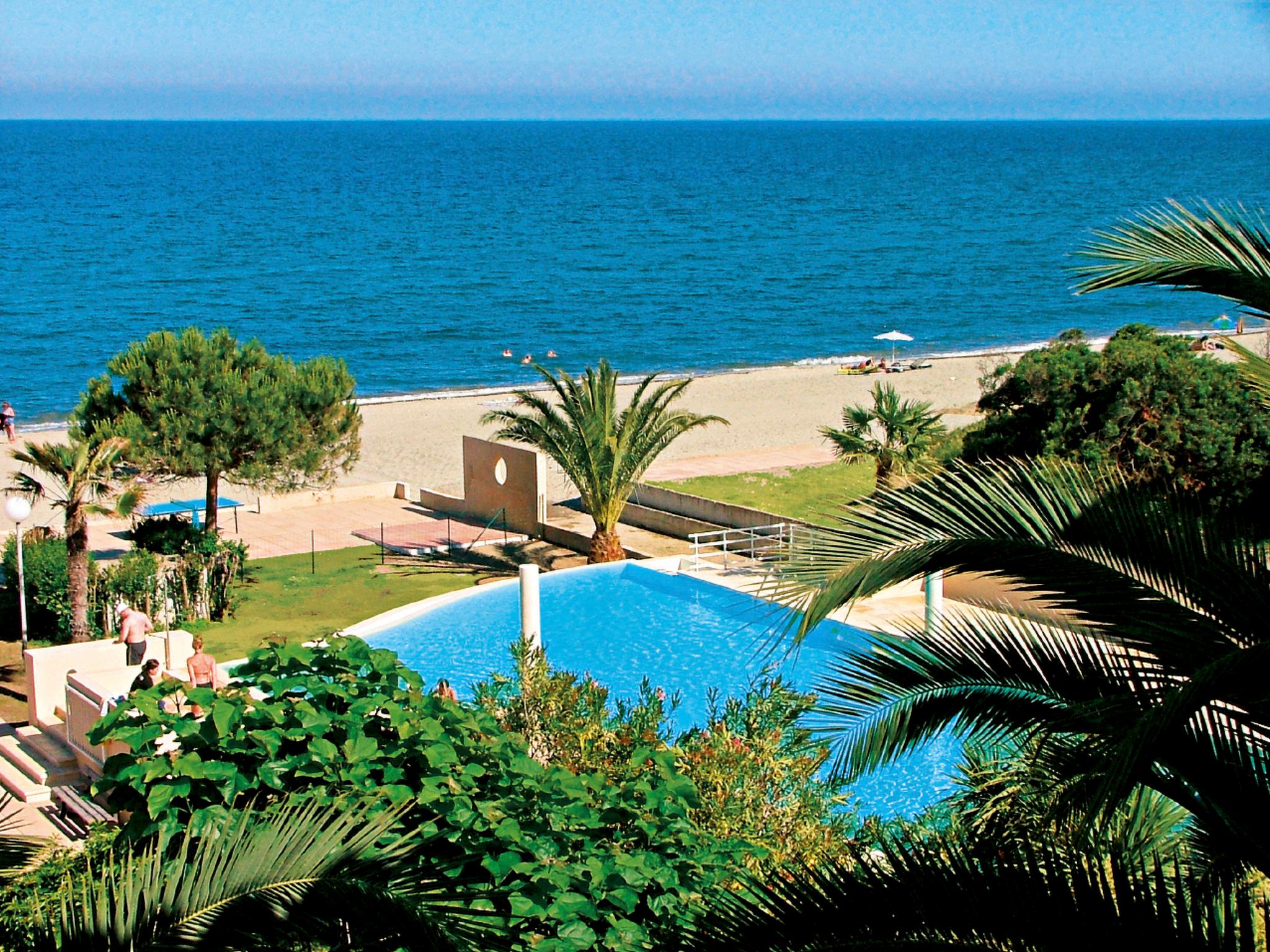 Photo 1 - Appartement de 2 chambres à Santa-Lucia-di-Moriani avec piscine et vues à la mer