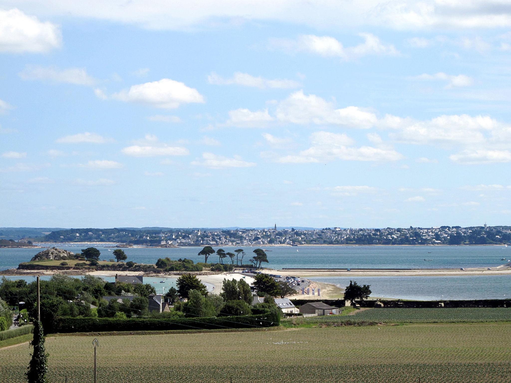 Photo 16 - 1 bedroom Apartment in Saint-Pol-de-Léon with swimming pool and sea view