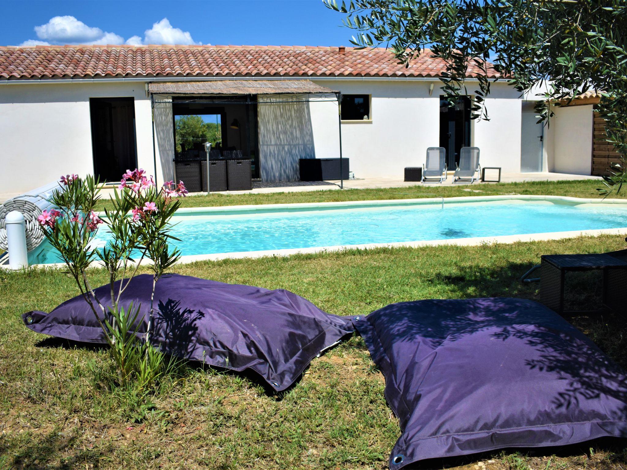 Foto 1 - Casa de 3 habitaciones en Saint-Didier con piscina privada y jardín