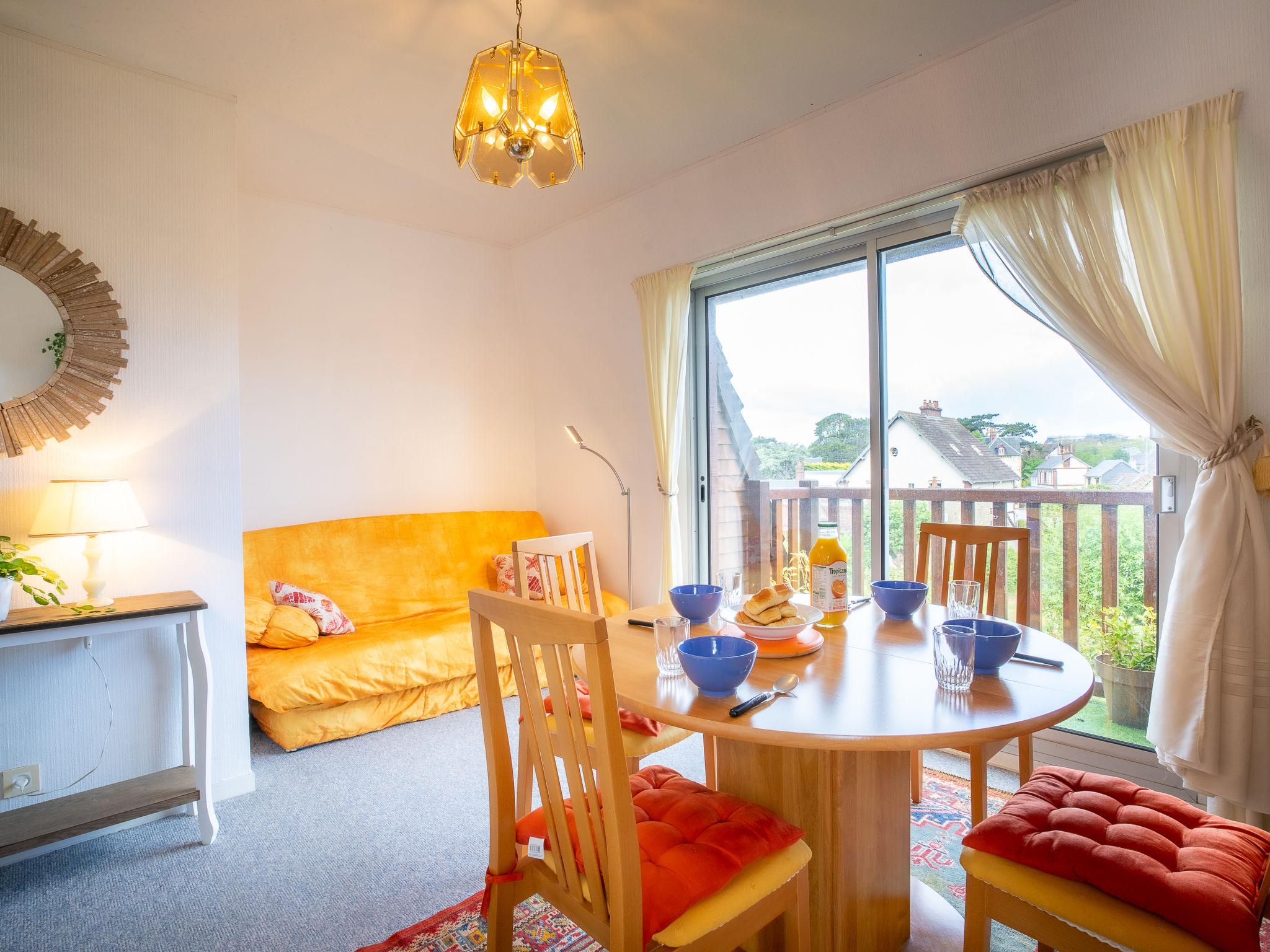 Foto 6 - Apartamento de 1 habitación en Cabourg con vistas al mar