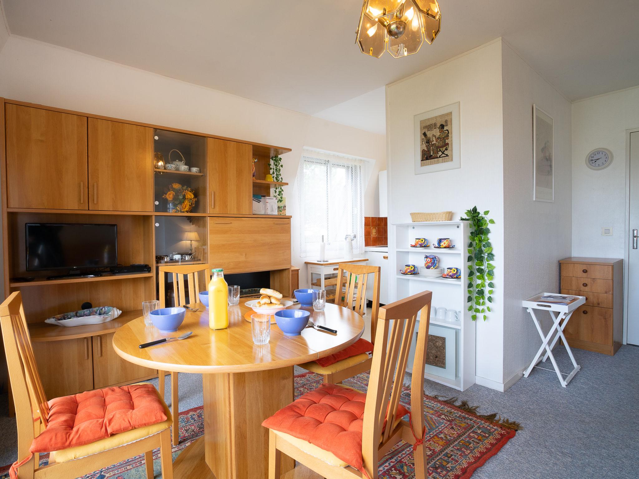 Foto 7 - Apartamento de 1 habitación en Cabourg con vistas al mar