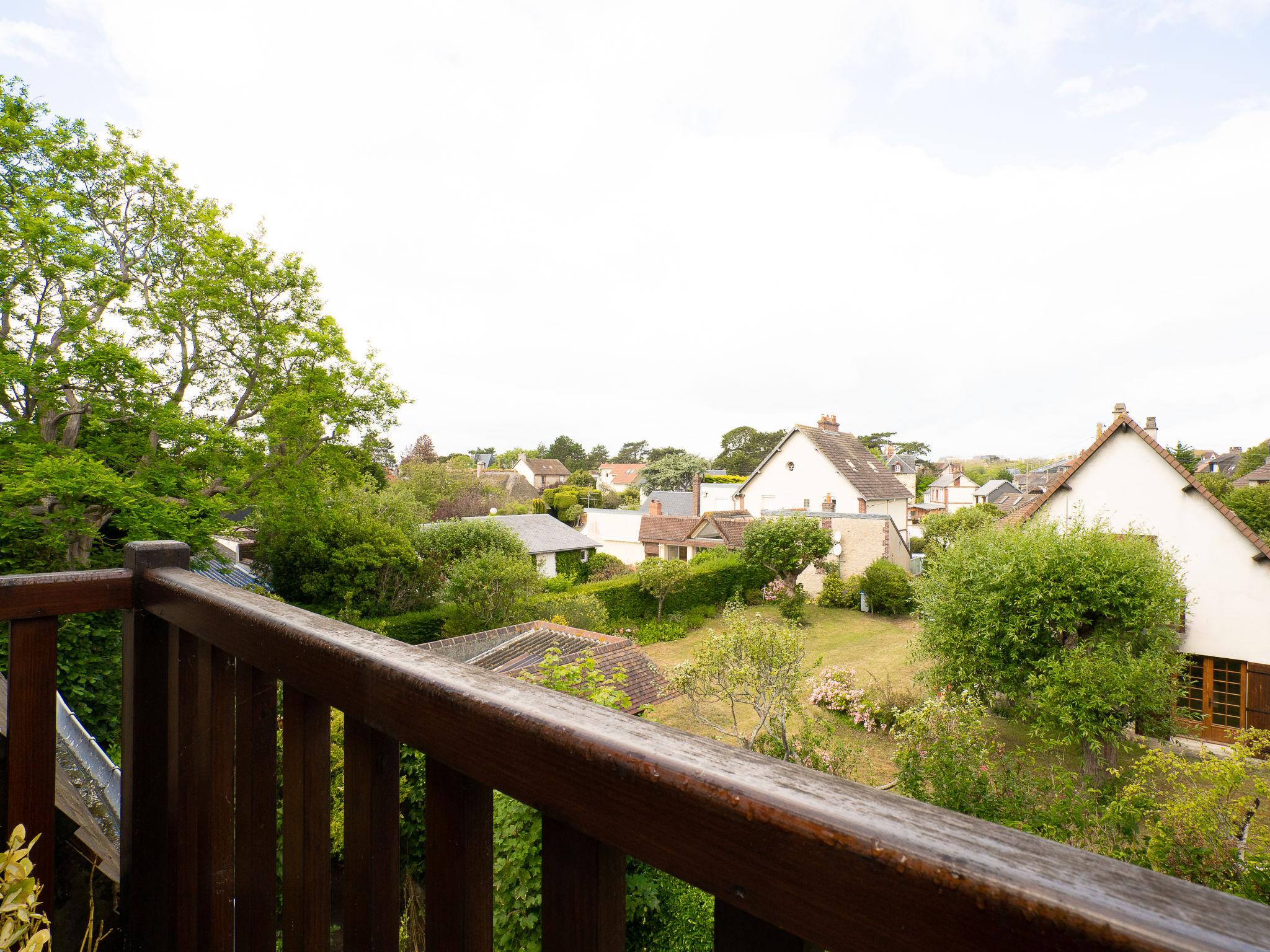 Foto 12 - Apartamento de 1 habitación en Cabourg con vistas al mar