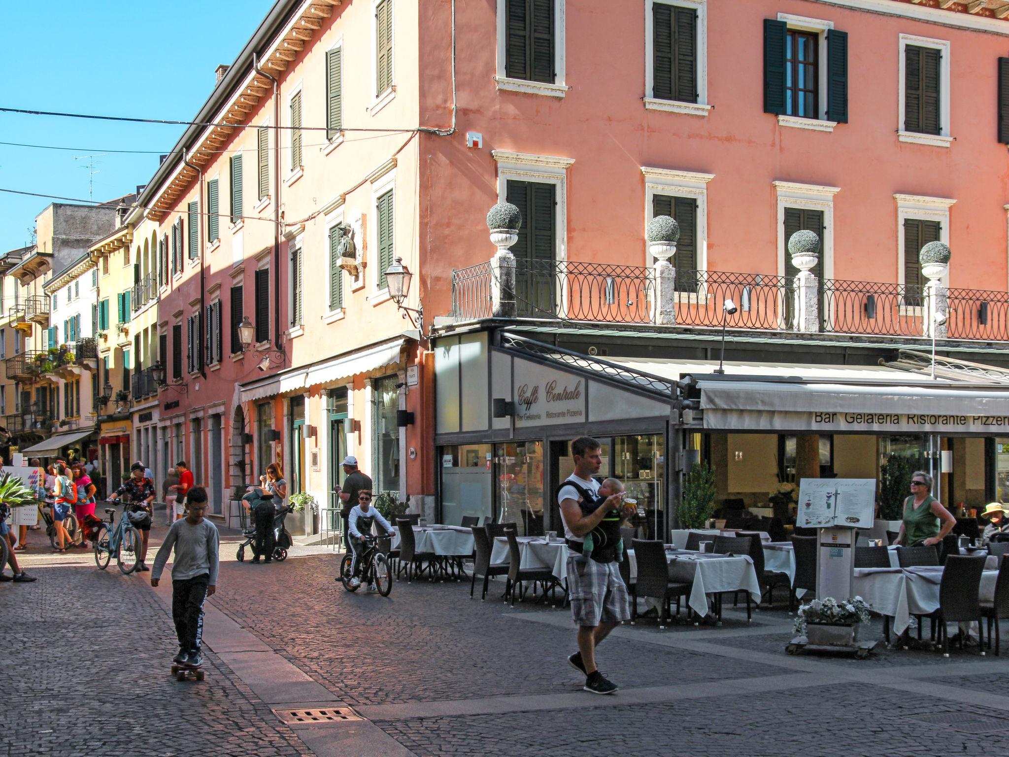 Foto 40 - Haus mit 2 Schlafzimmern in Peschiera del Garda mit schwimmbad und garten