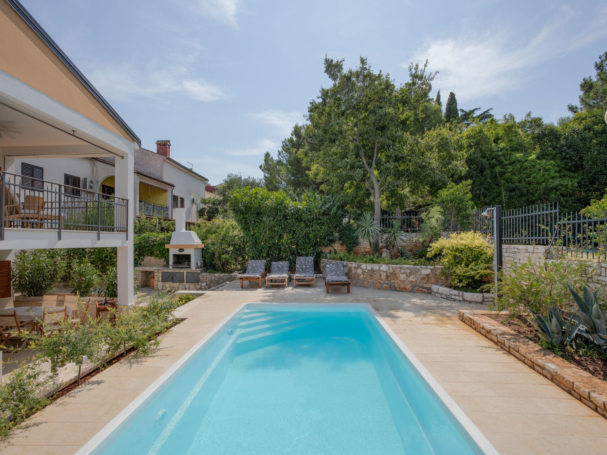 Foto 1 - Casa con 4 camere da letto a Vrsar con piscina privata e vista mare