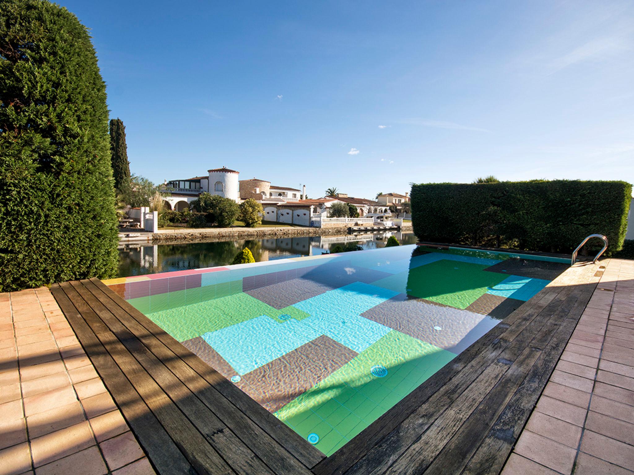 Foto 5 - Haus mit 6 Schlafzimmern in Castelló d'Empúries mit privater pool und blick aufs meer