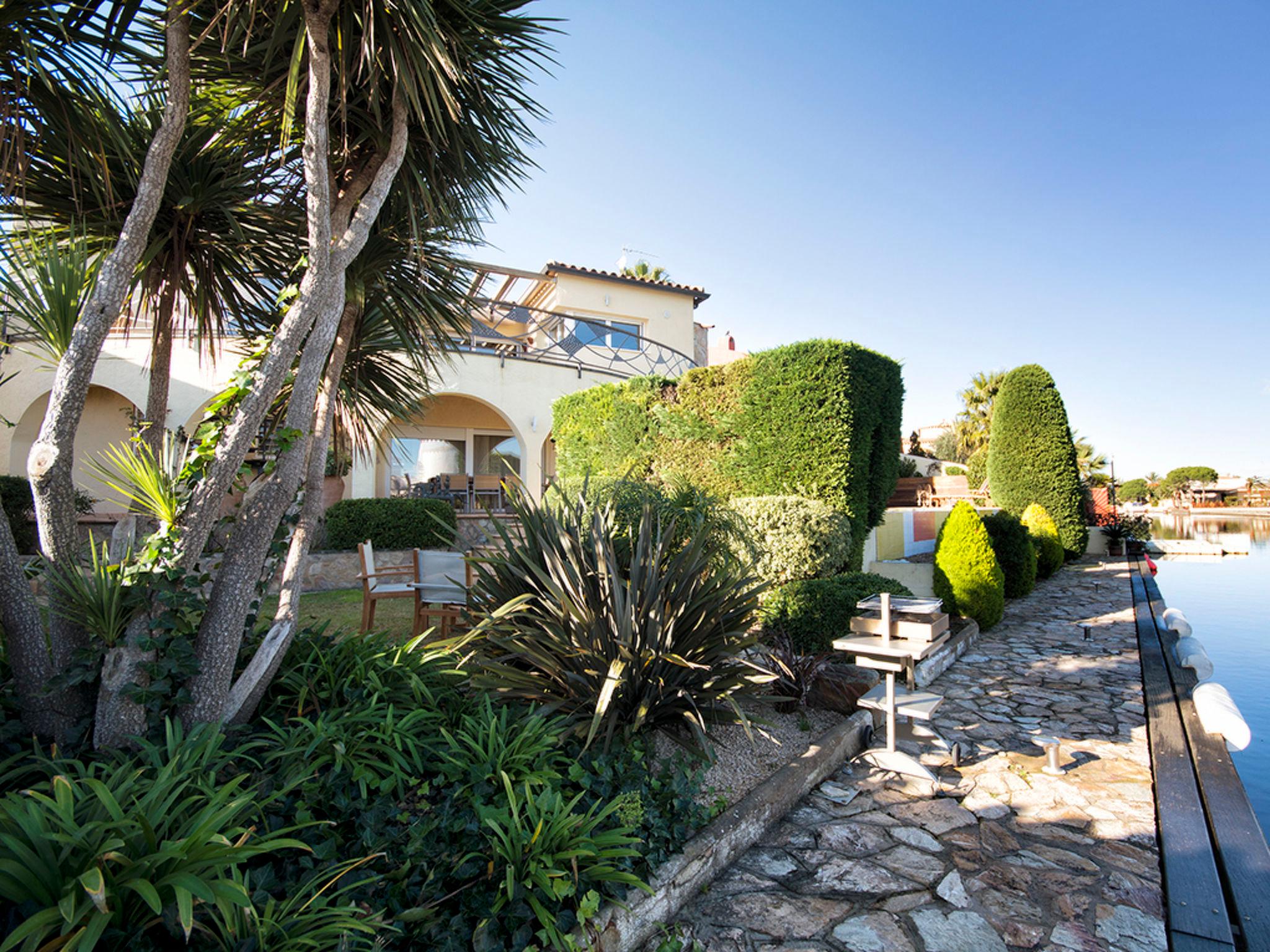 Foto 31 - Casa con 6 camere da letto a Castelló d'Empúries con piscina privata e giardino