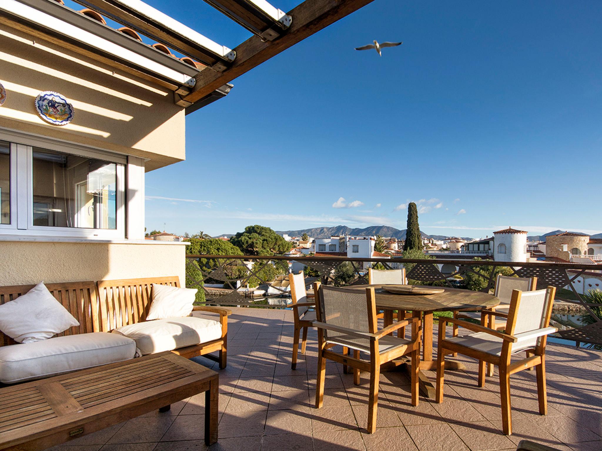 Photo 23 - Maison de 6 chambres à Castelló d'Empúries avec piscine privée et jardin