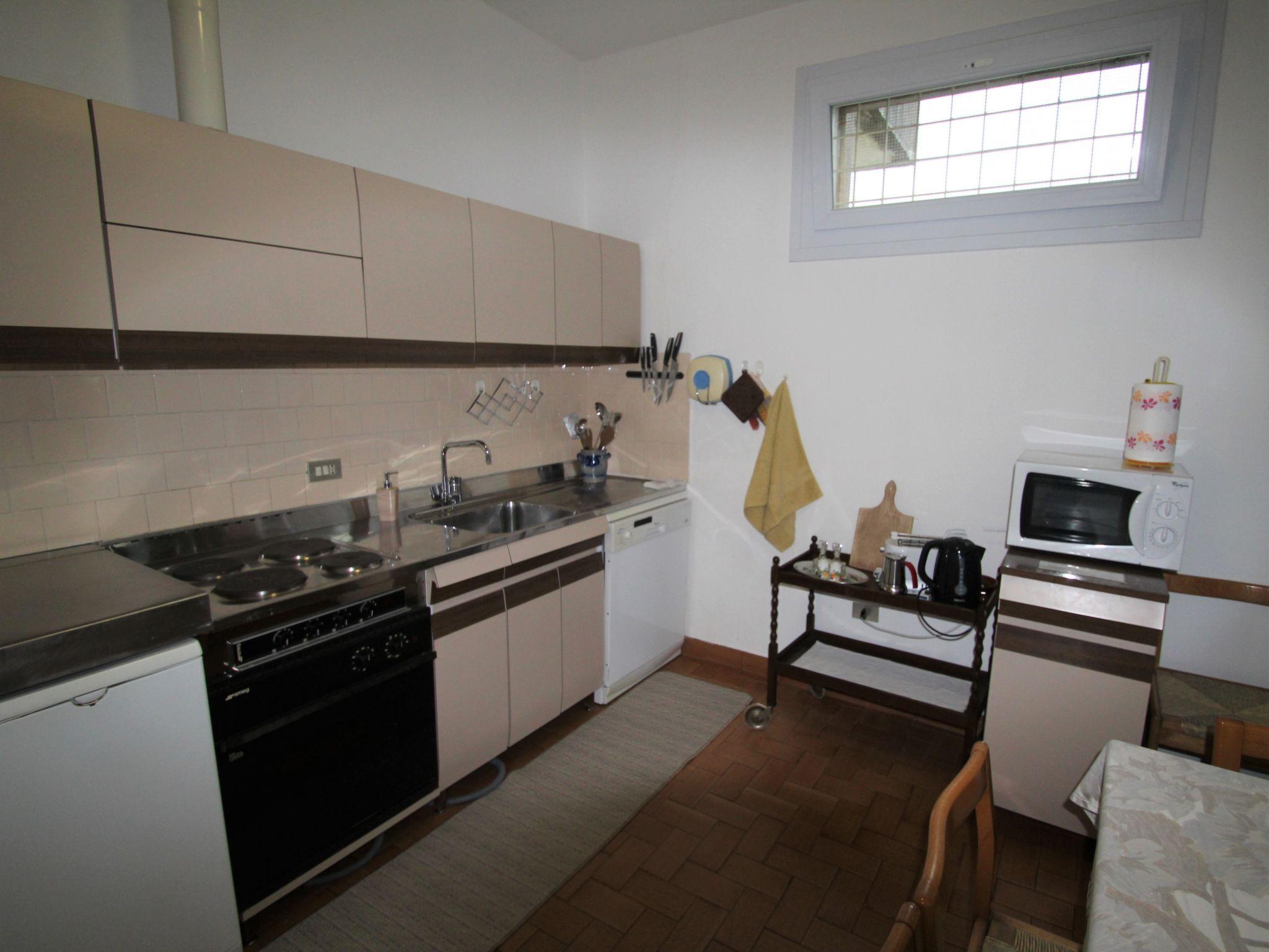 Photo 12 - 2 bedroom Apartment in Lavena Ponte Tresa with garden and terrace