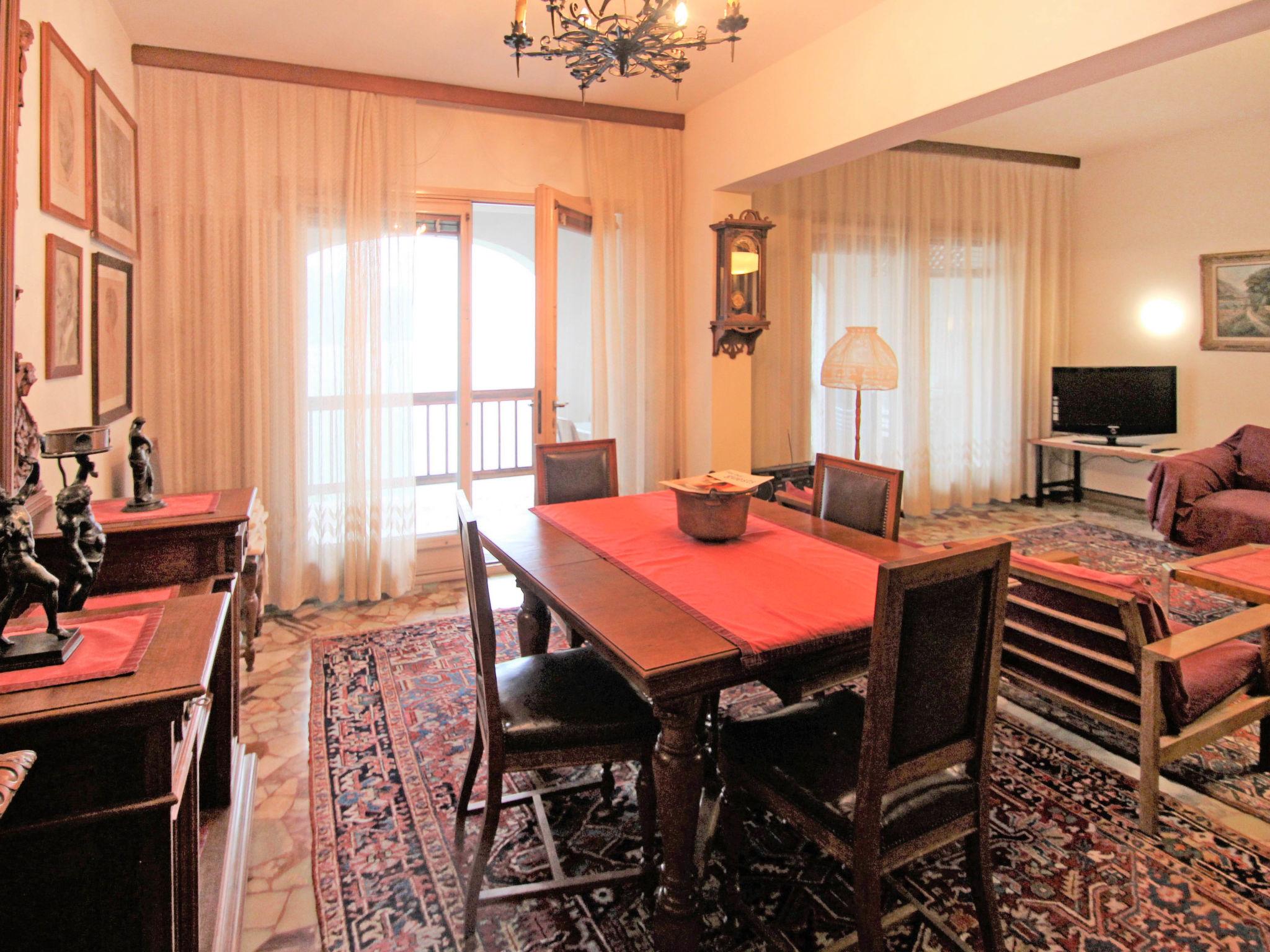 Photo 9 - 2 bedroom Apartment in Lavena Ponte Tresa with garden and mountain view