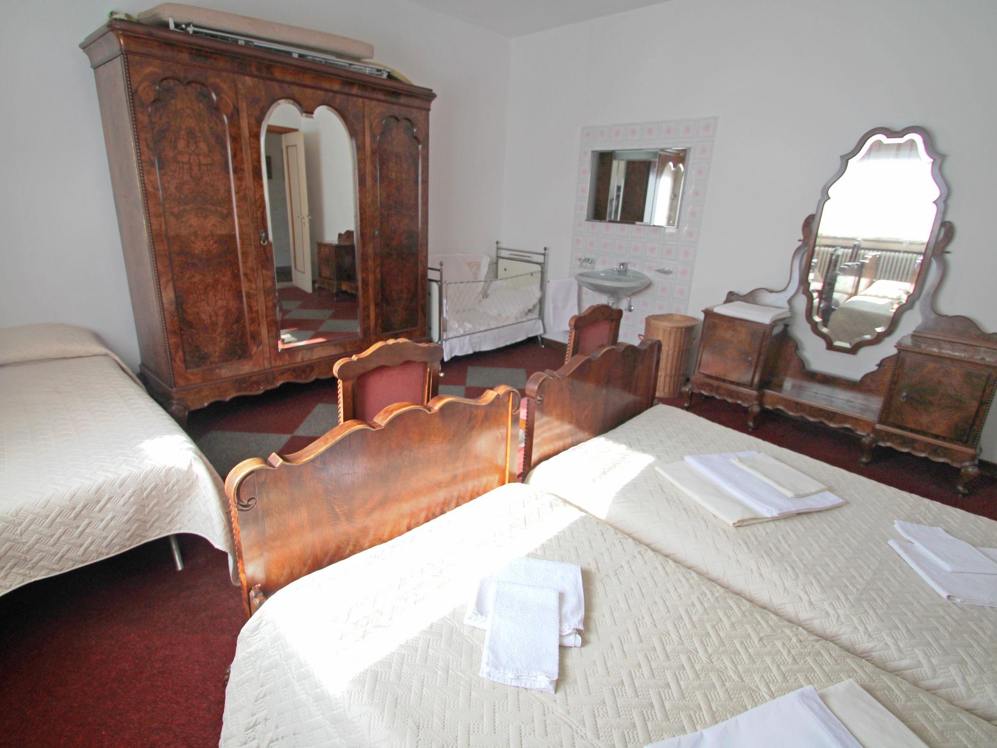 Foto 14 - Appartamento con 2 camere da letto a Lavena Ponte Tresa con giardino e vista sulle montagne