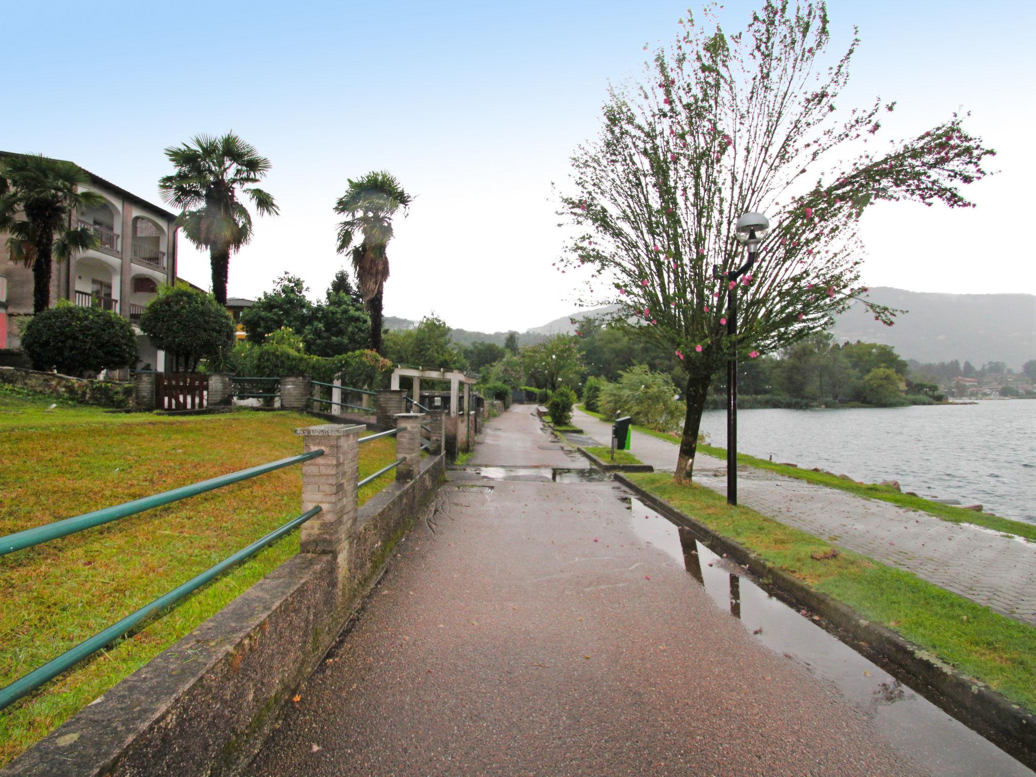 Photo 25 - 2 bedroom Apartment in Lavena Ponte Tresa with garden and terrace