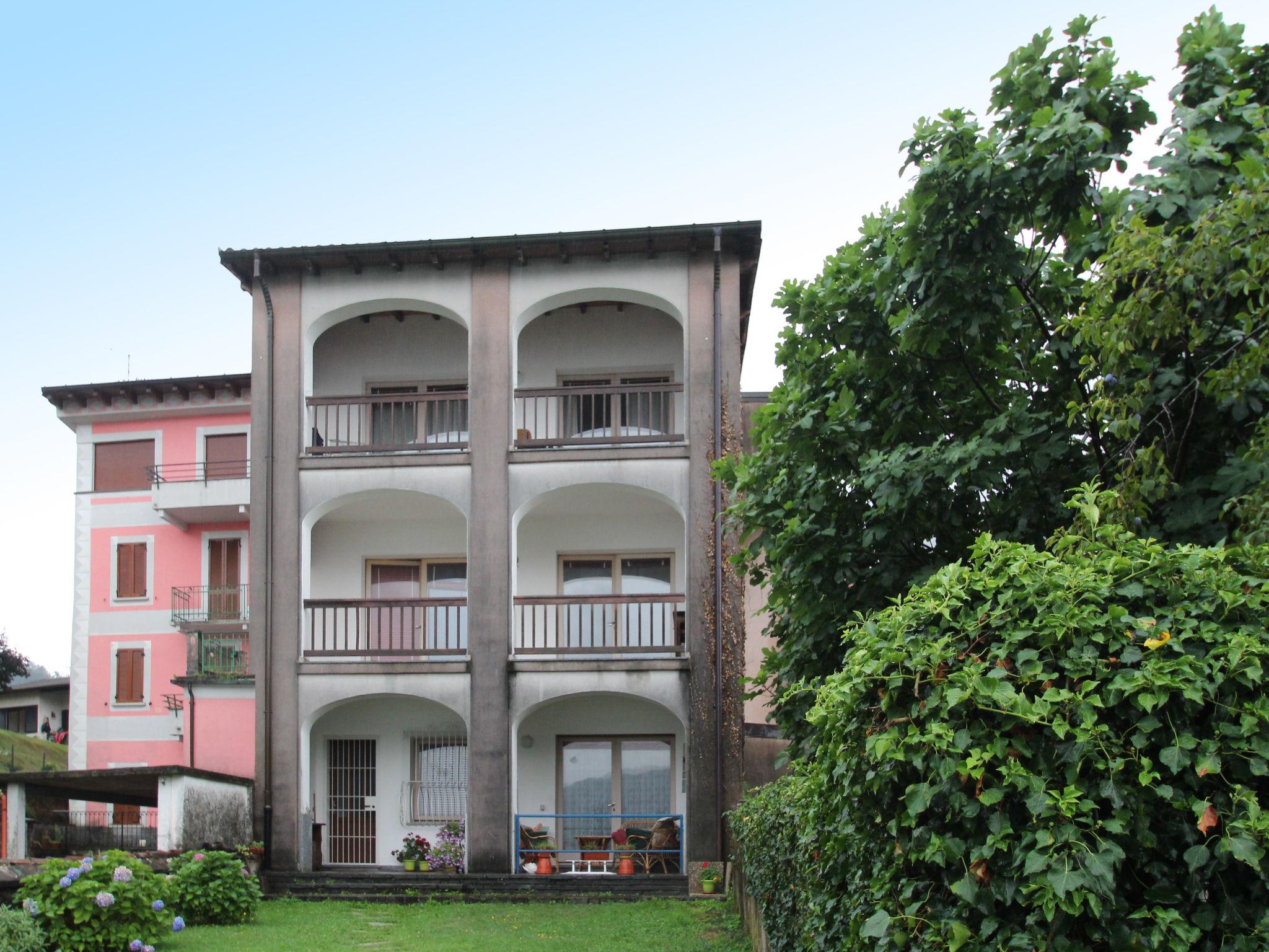 Photo 26 - Appartement de 2 chambres à Lavena Ponte Tresa avec jardin et terrasse