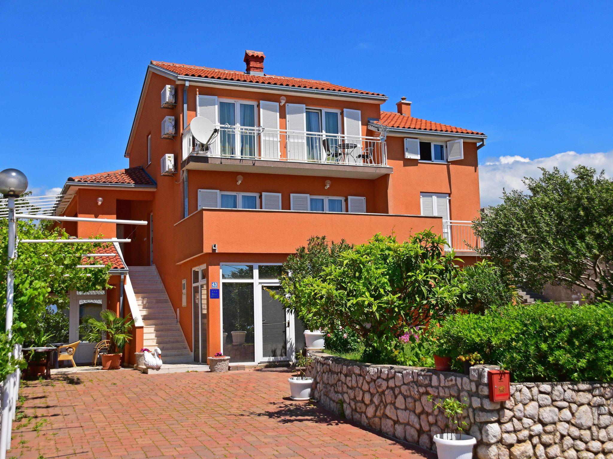 Photo 1 - Appartement de 1 chambre à Novi Vinodolski avec terrasse et vues à la mer