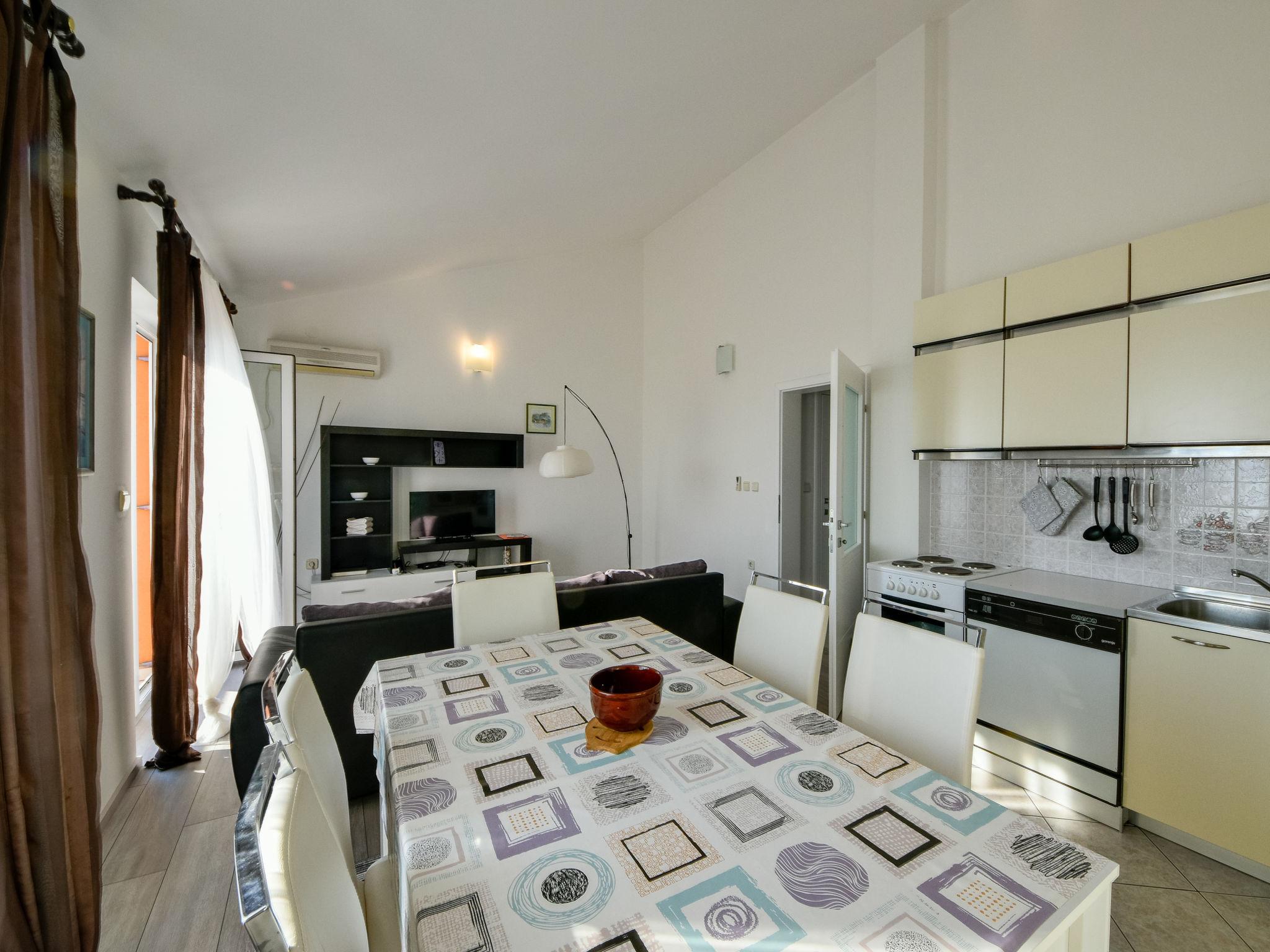 Photo 6 - 3 bedroom Apartment in Novi Vinodolski with terrace and sea view