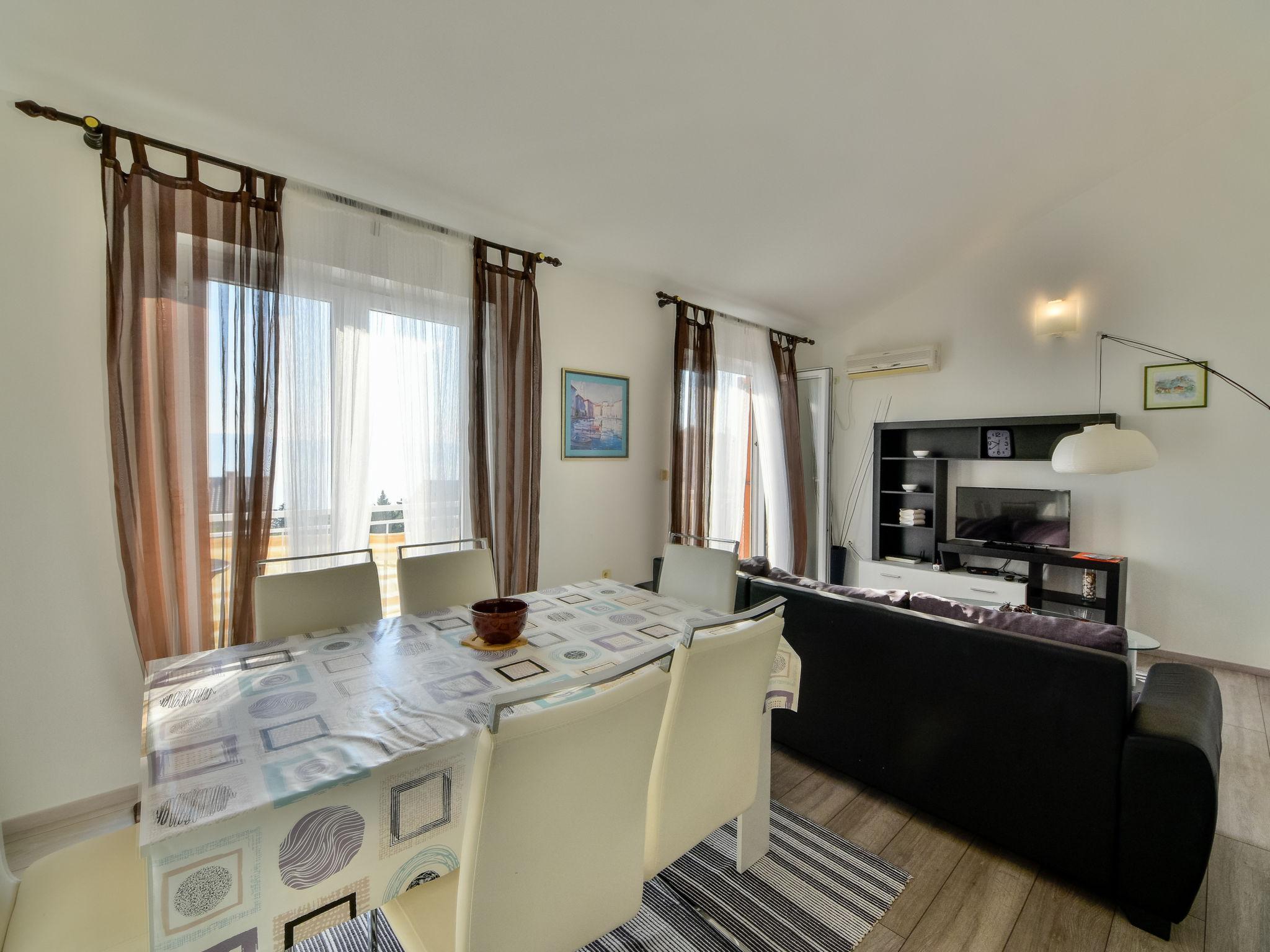 Photo 7 - 3 bedroom Apartment in Novi Vinodolski with terrace and sea view
