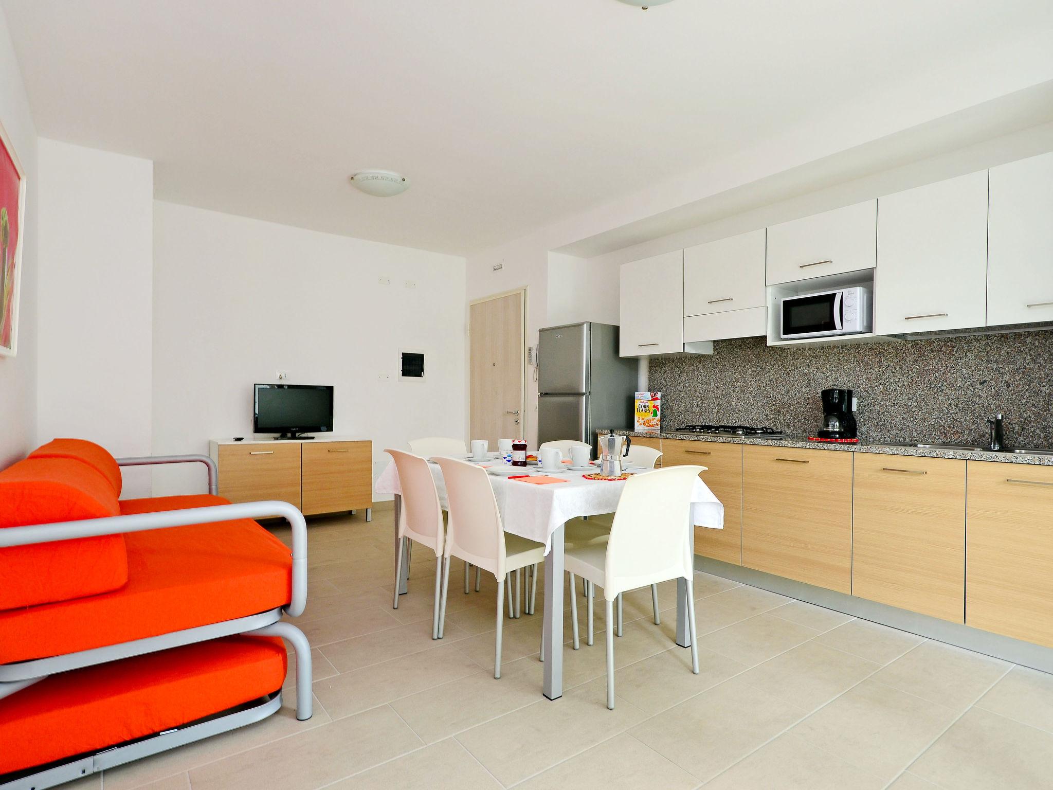 Photo 4 - 1 bedroom Apartment in Lignano Sabbiadoro with swimming pool and sea view