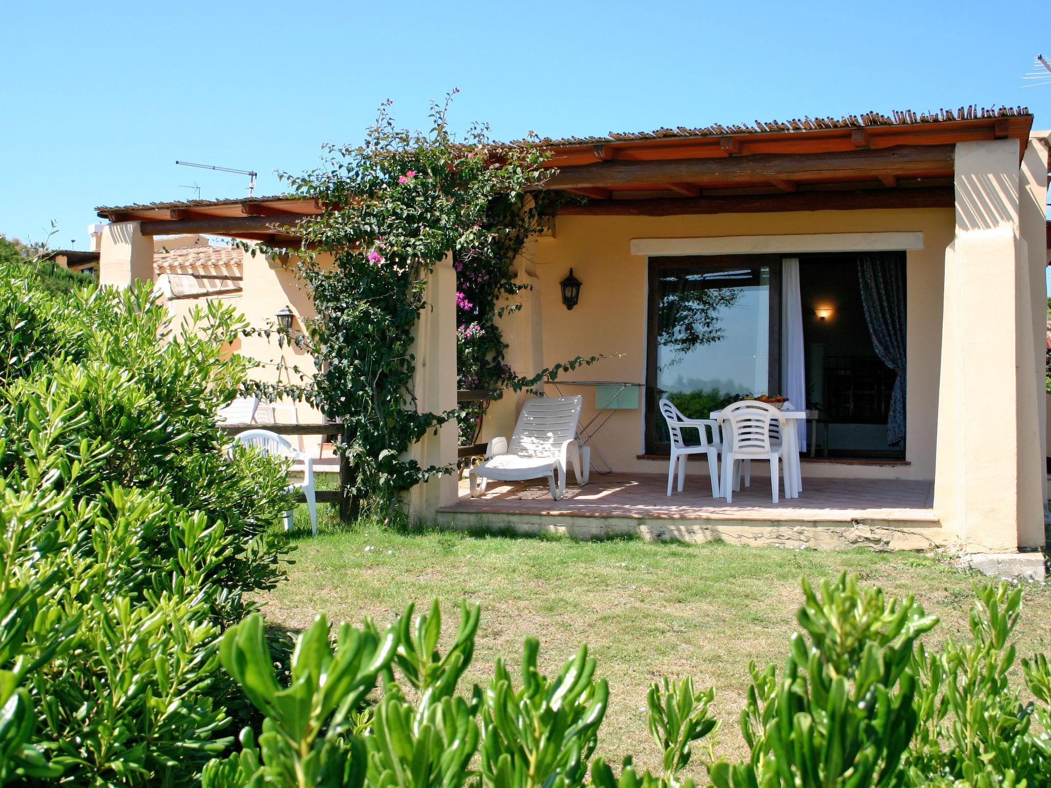 Photo 19 - Maison de 1 chambre à Stintino avec jardin et vues à la mer