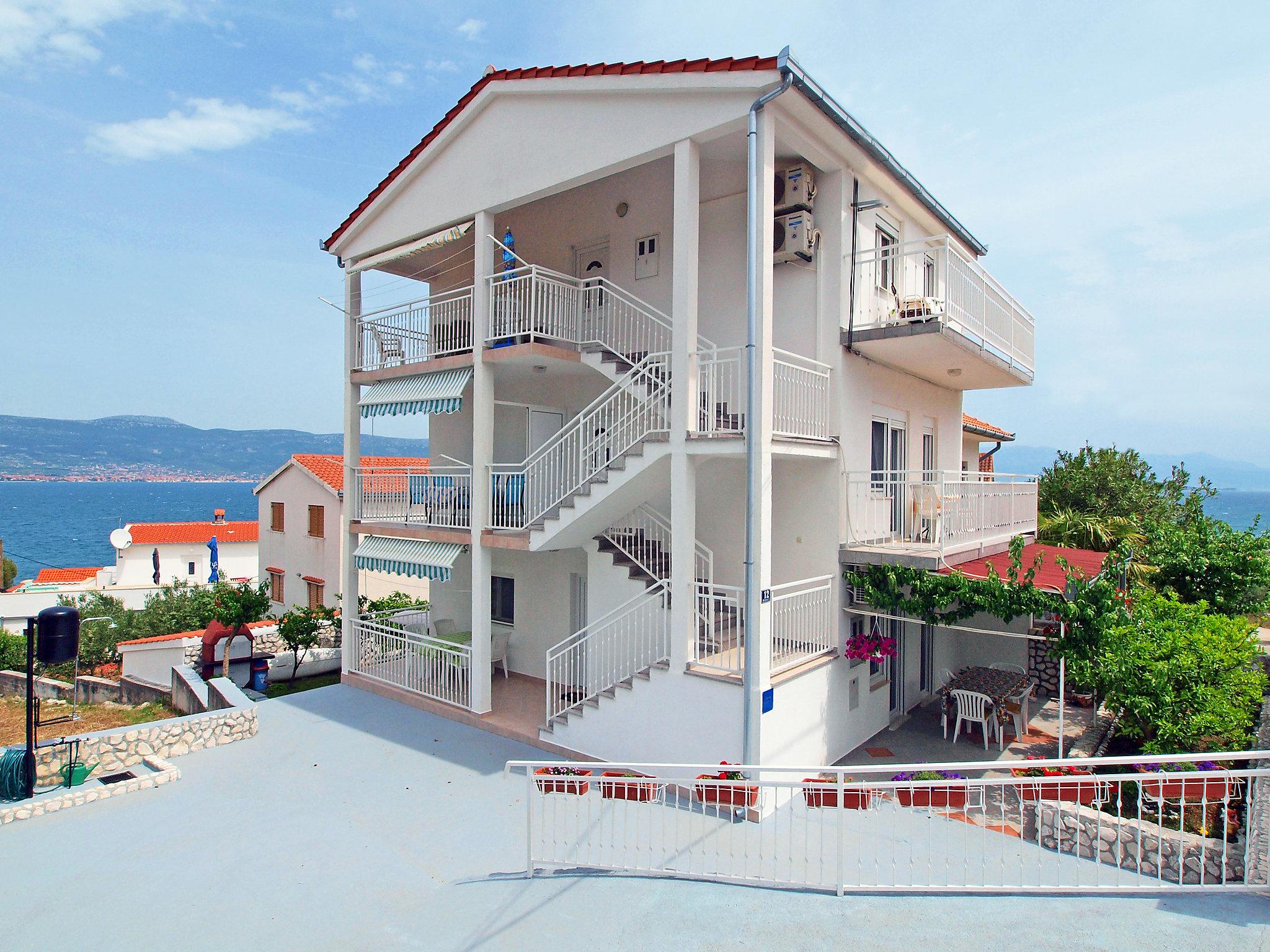 Photo 2 - 2 bedroom Apartment in Split with garden and sea view