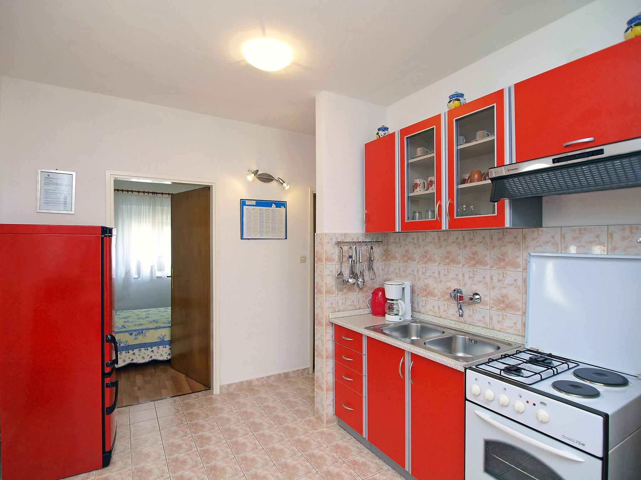 Foto 8 - Apartamento de 2 habitaciones en Split con jardín y vistas al mar