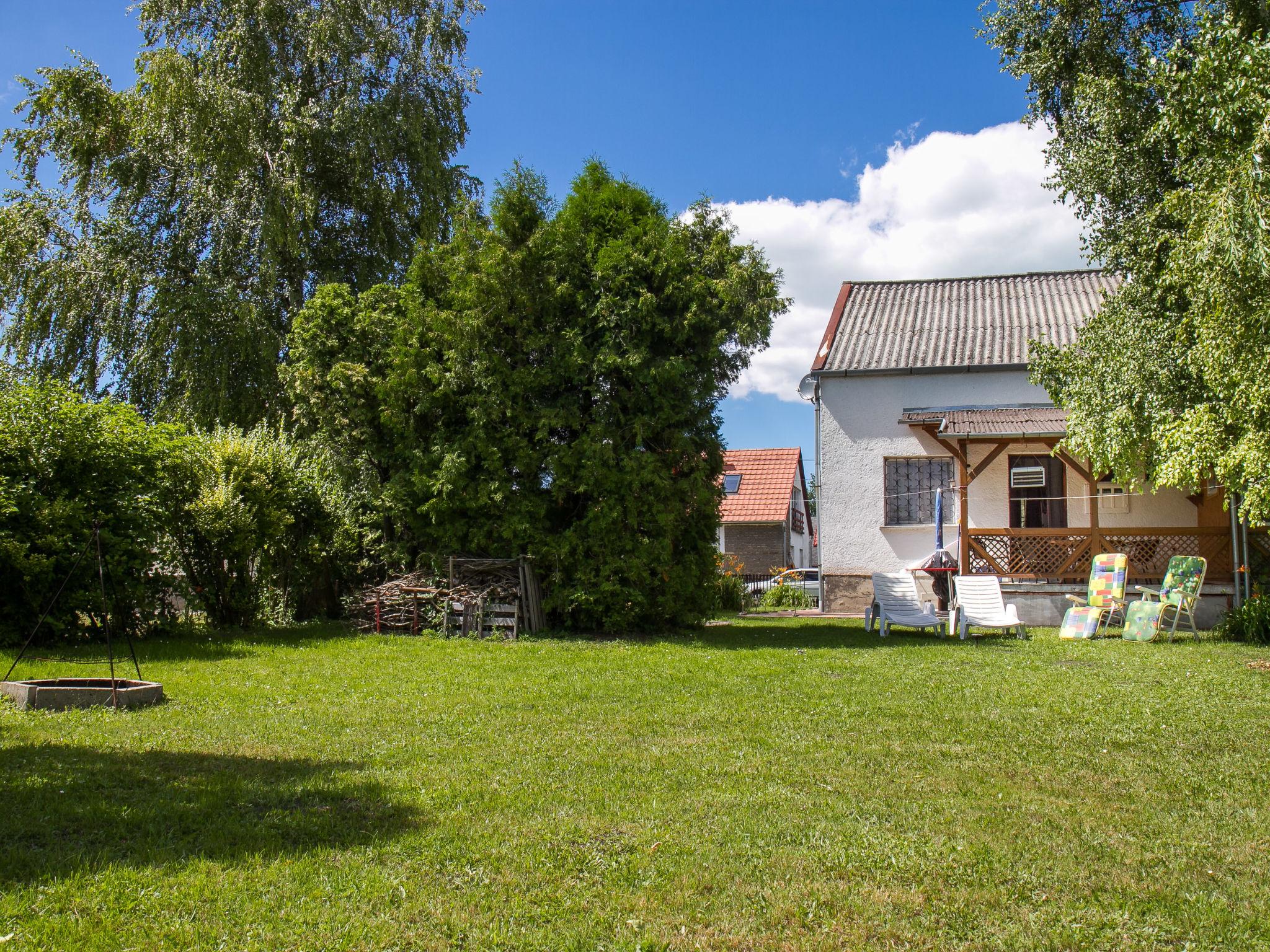 Foto 3 - Casa con 3 camere da letto a Balatonboglár con giardino e vista sulle montagne
