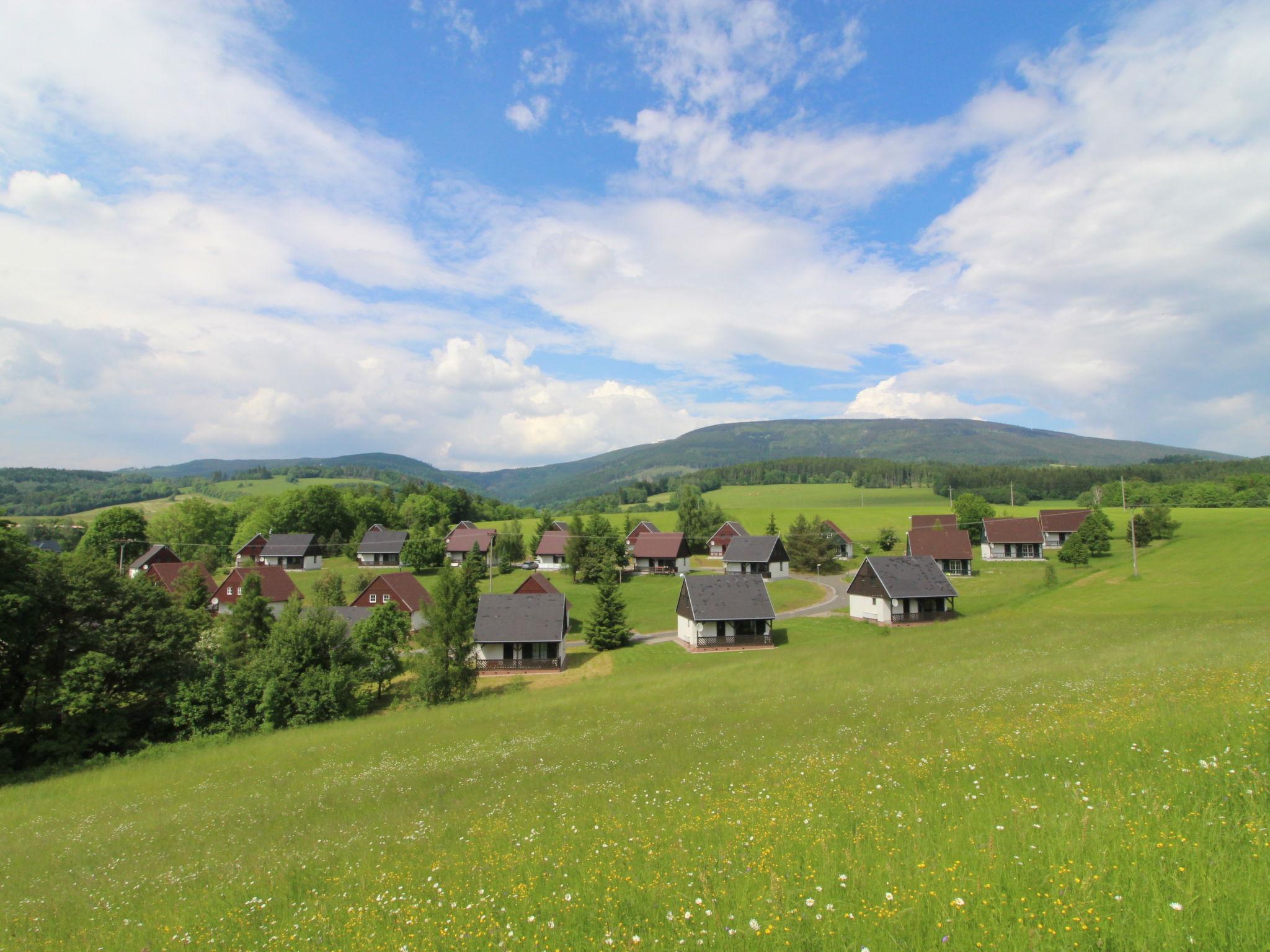 Photo 2 - Maison de 3 chambres à Černý Důl avec piscine et vues sur la montagne