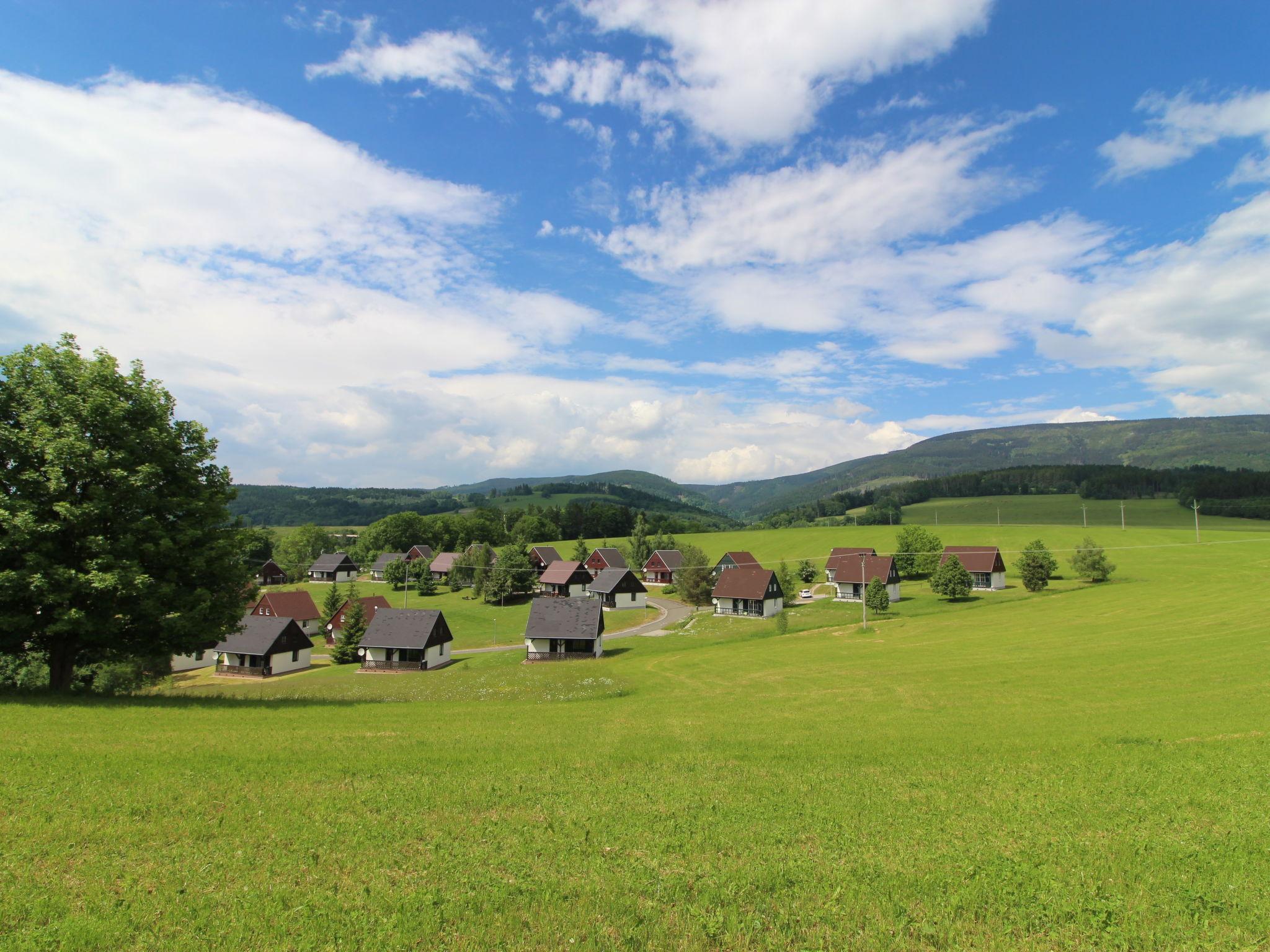 Photo 27 - Maison de 3 chambres à Černý Důl avec piscine et vues sur la montagne