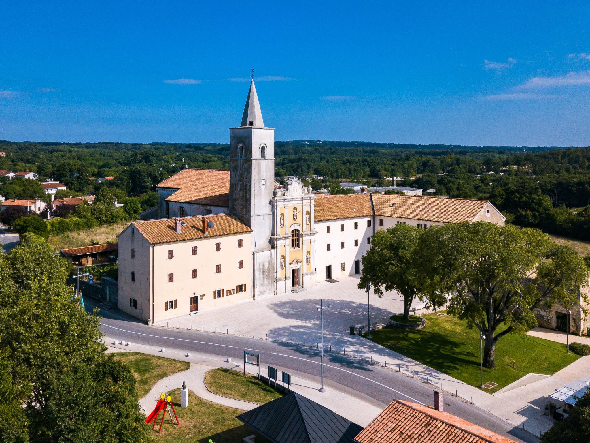 Foto 52 - Casa de 3 quartos em Sveti Petar u Šumi com piscina privada e jardim