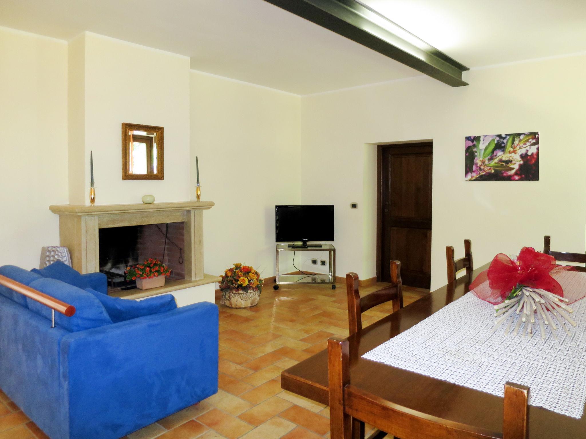 Photo 11 - 2 bedroom Apartment in Caprarola with swimming pool and garden