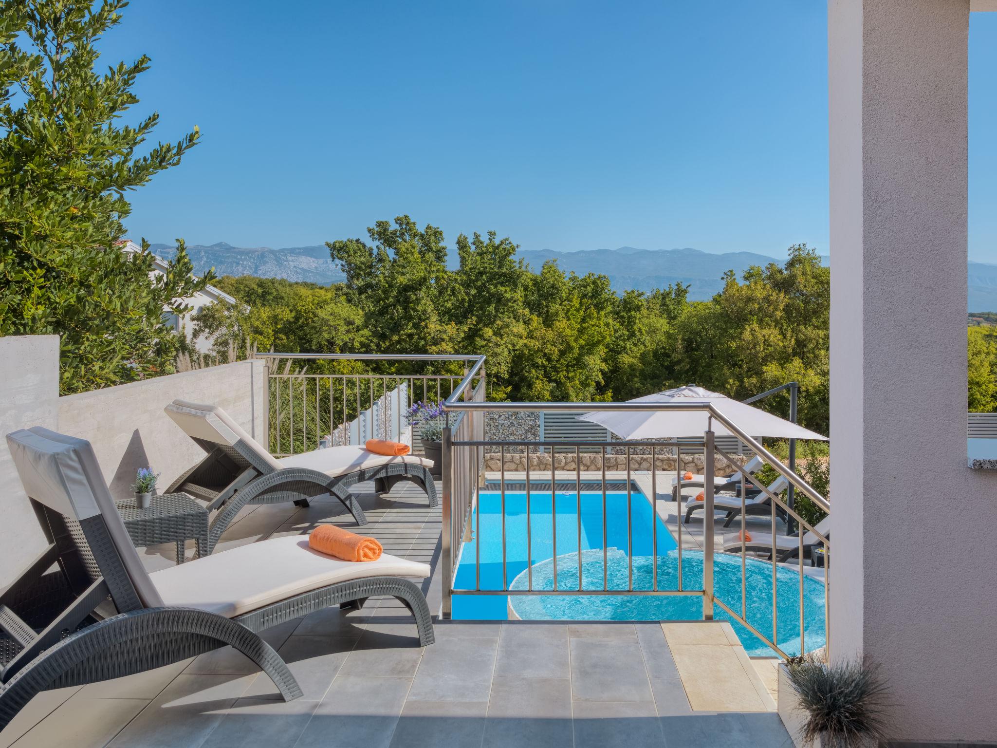 Photo 2 - Maison de 4 chambres à Dobrinj avec piscine privée et jardin