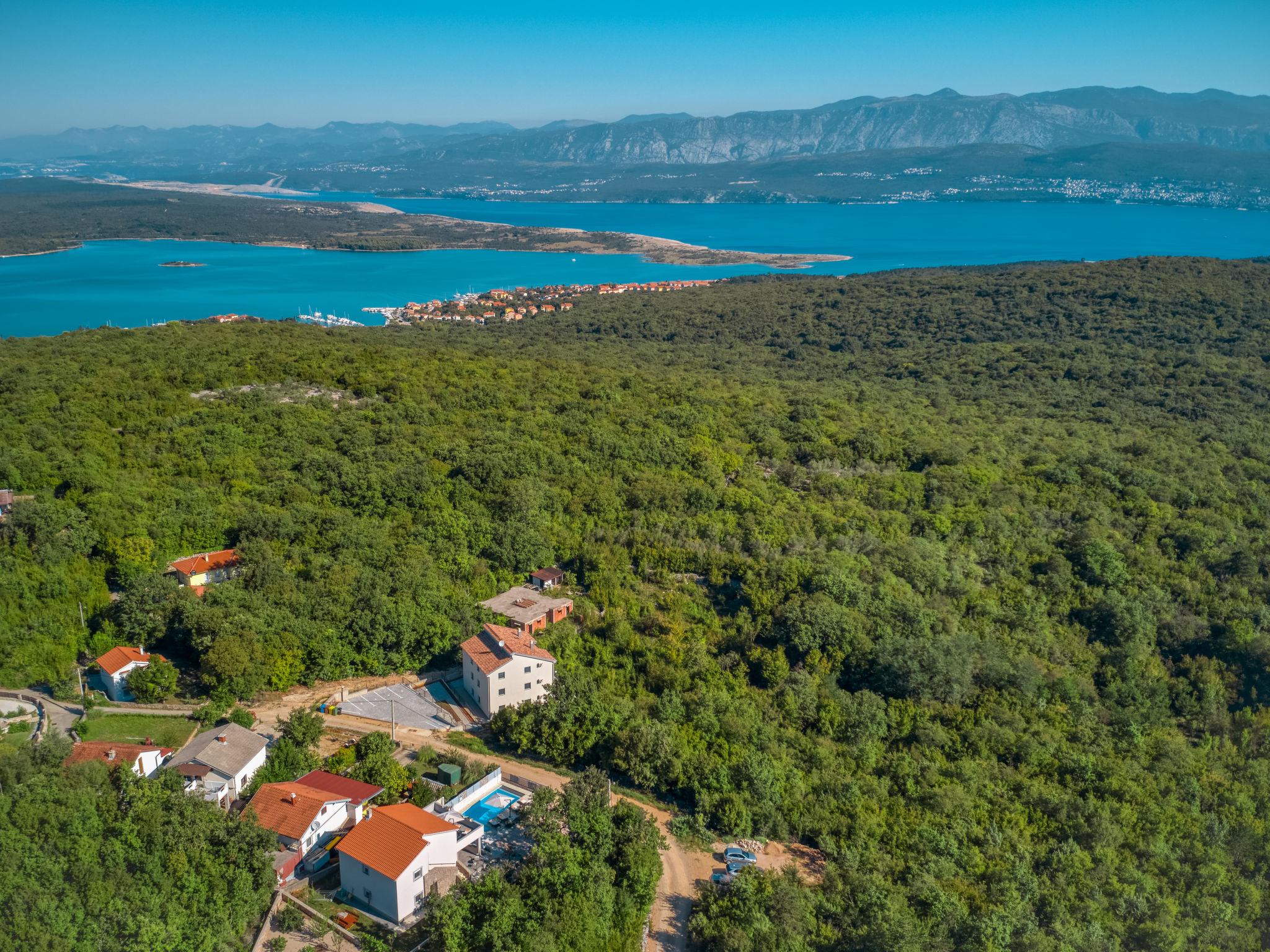 Photo 15 - Maison de 4 chambres à Dobrinj avec piscine privée et vues à la mer