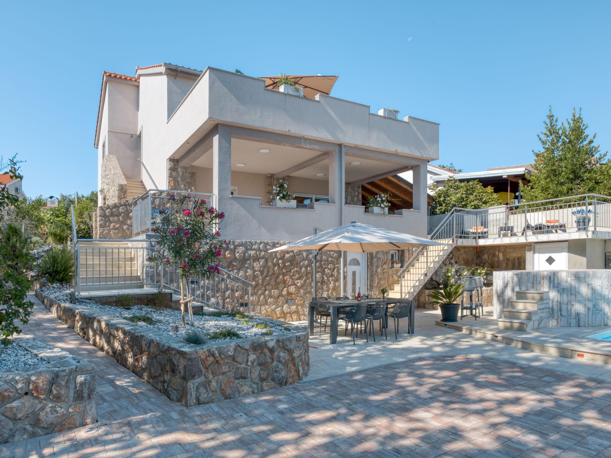 Photo 26 - Maison de 4 chambres à Dobrinj avec piscine privée et jardin