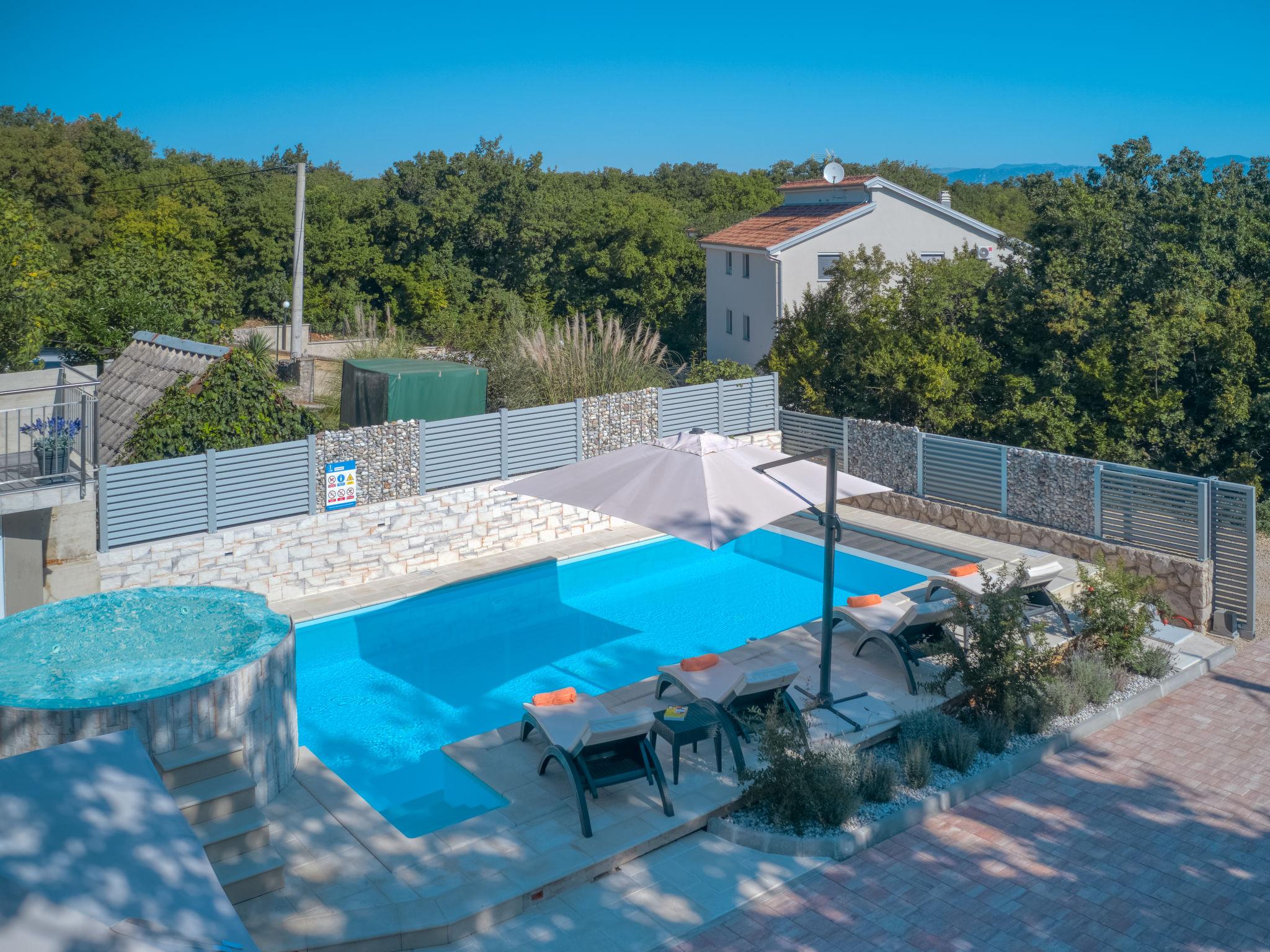 Photo 27 - Maison de 4 chambres à Dobrinj avec piscine privée et jardin