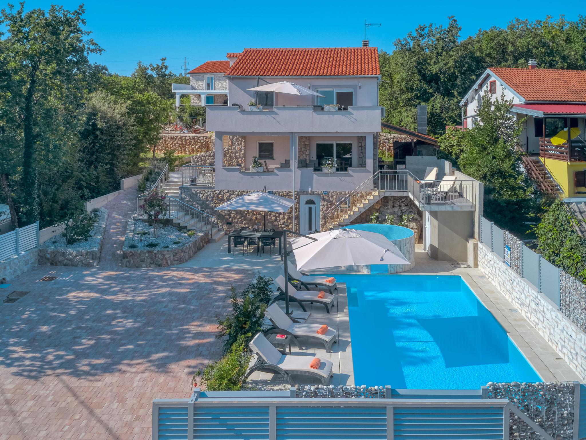 Photo 14 - Maison de 4 chambres à Dobrinj avec piscine privée et vues à la mer