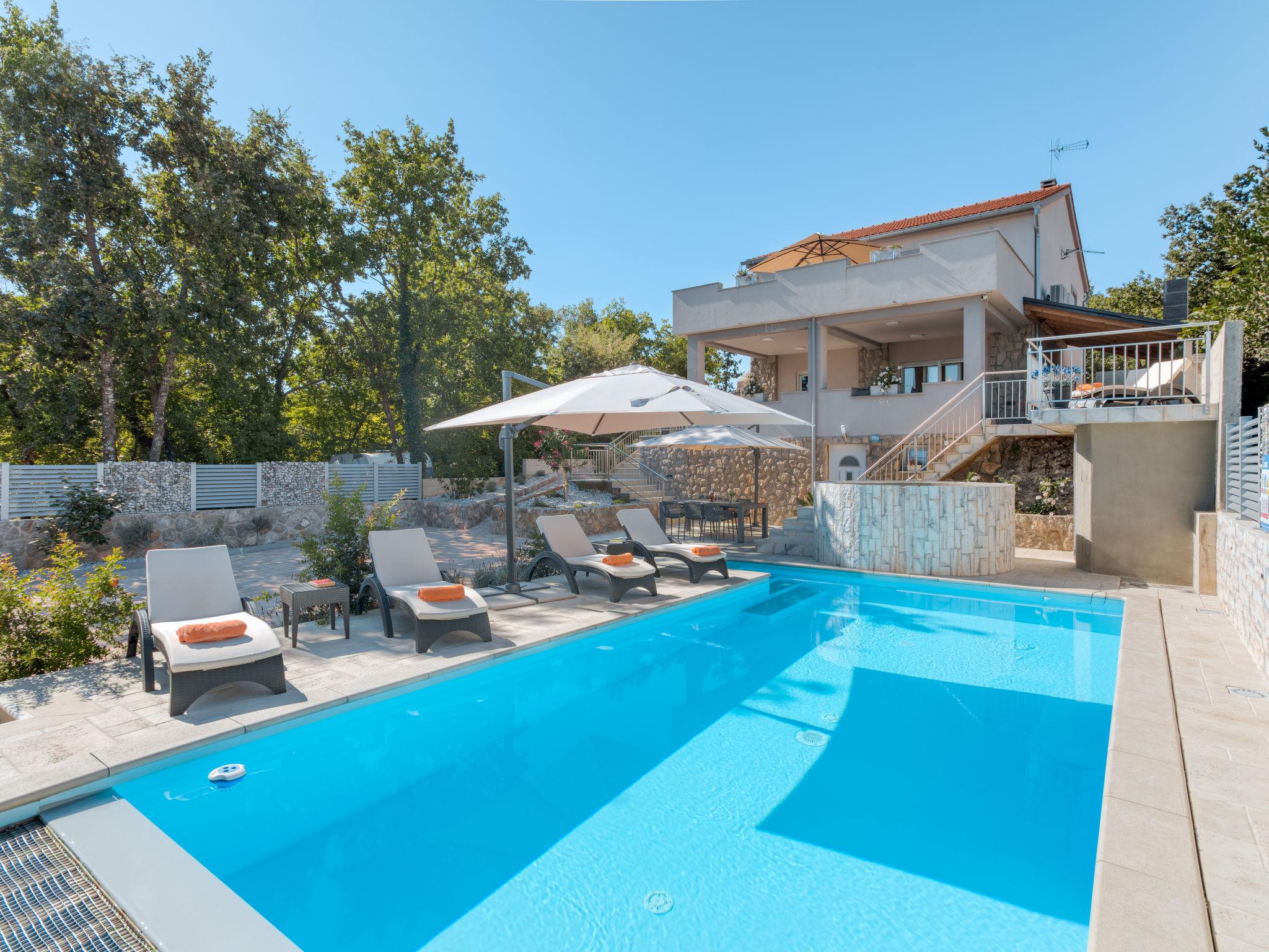 Photo 1 - Maison de 4 chambres à Dobrinj avec piscine privée et vues à la mer