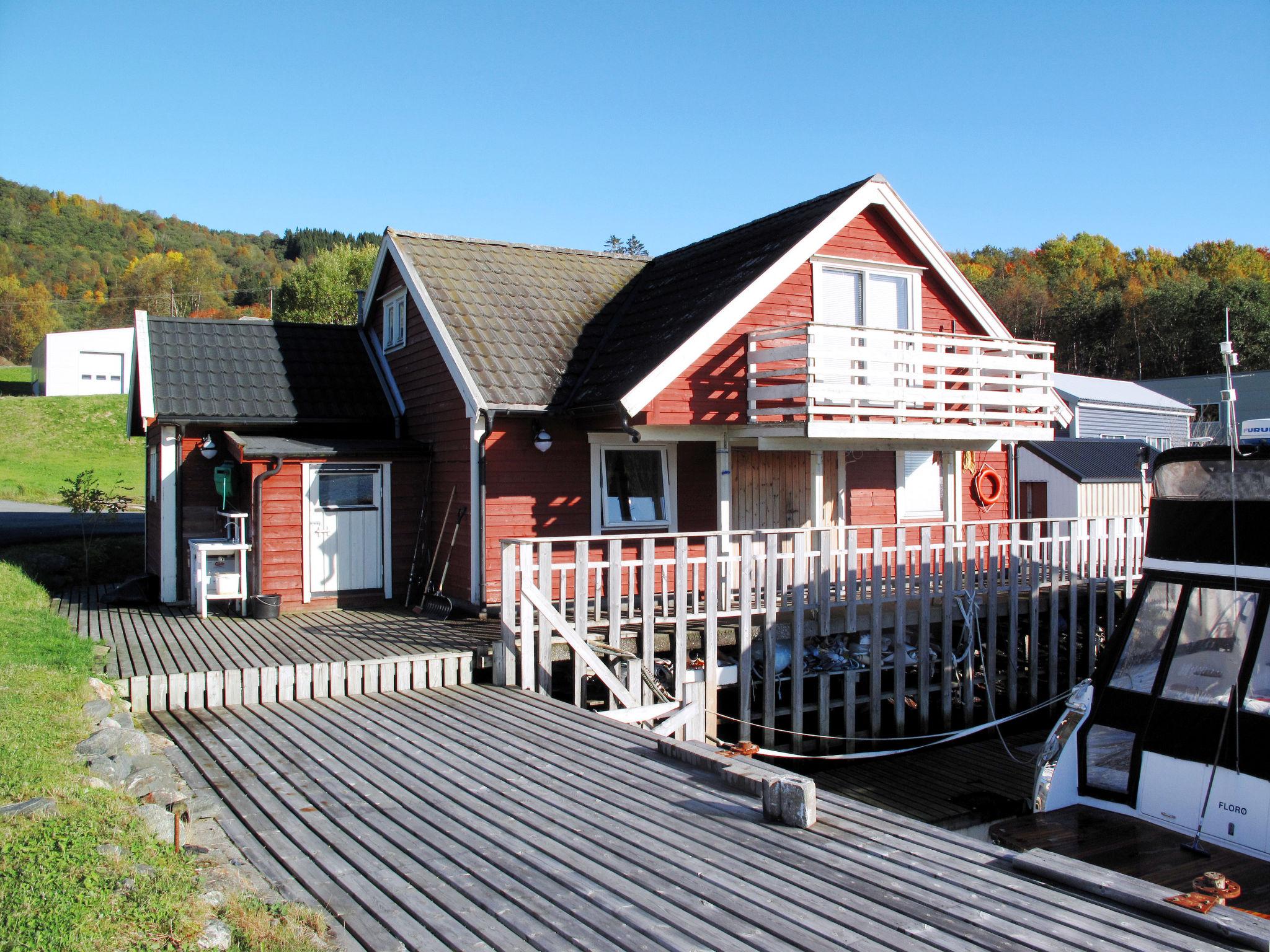Foto 1 - Casa de 3 habitaciones en Sande i Sunnfjord con terraza