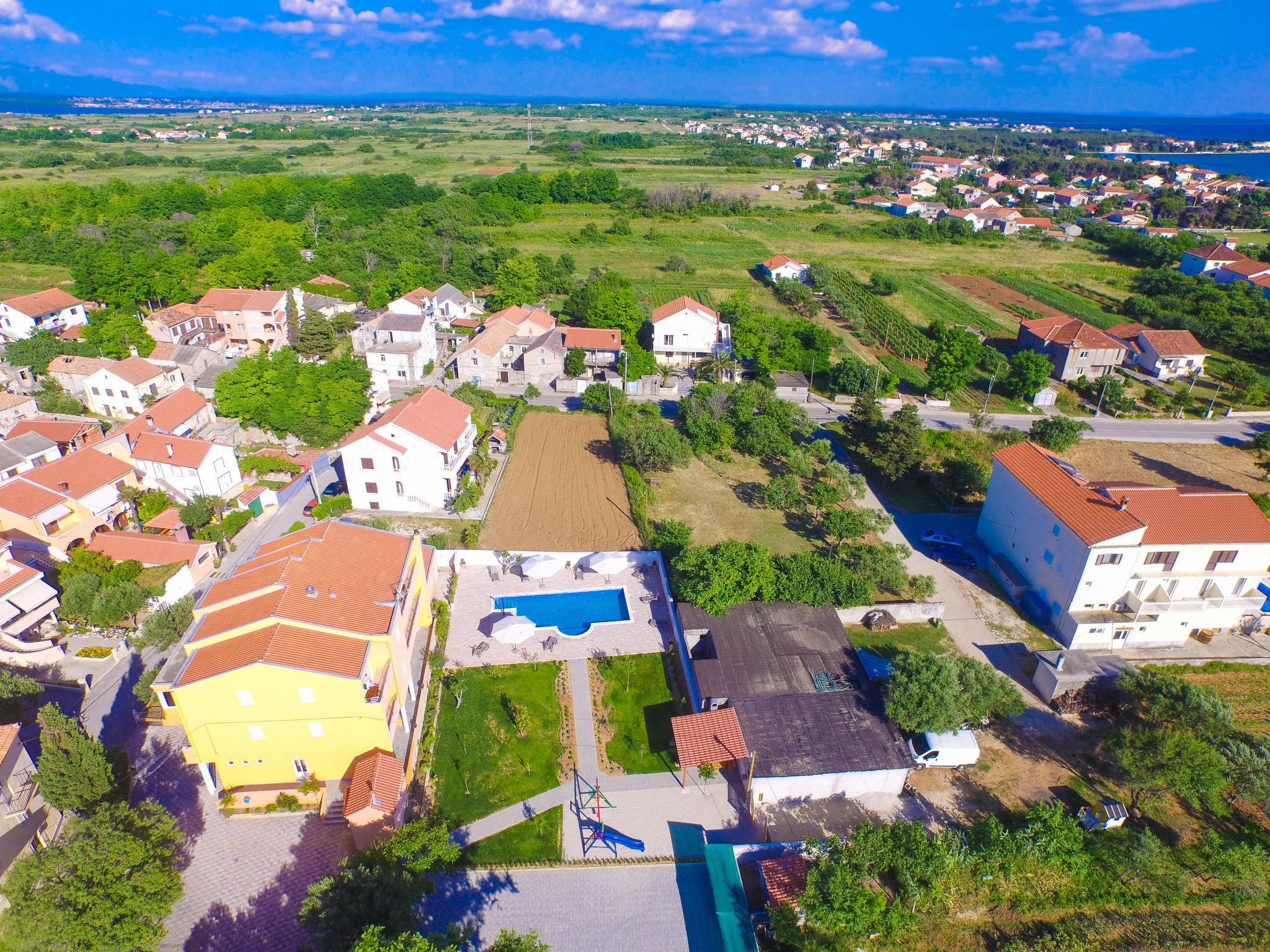 Foto 18 - Apartamento em Privlaka com piscina e vistas do mar