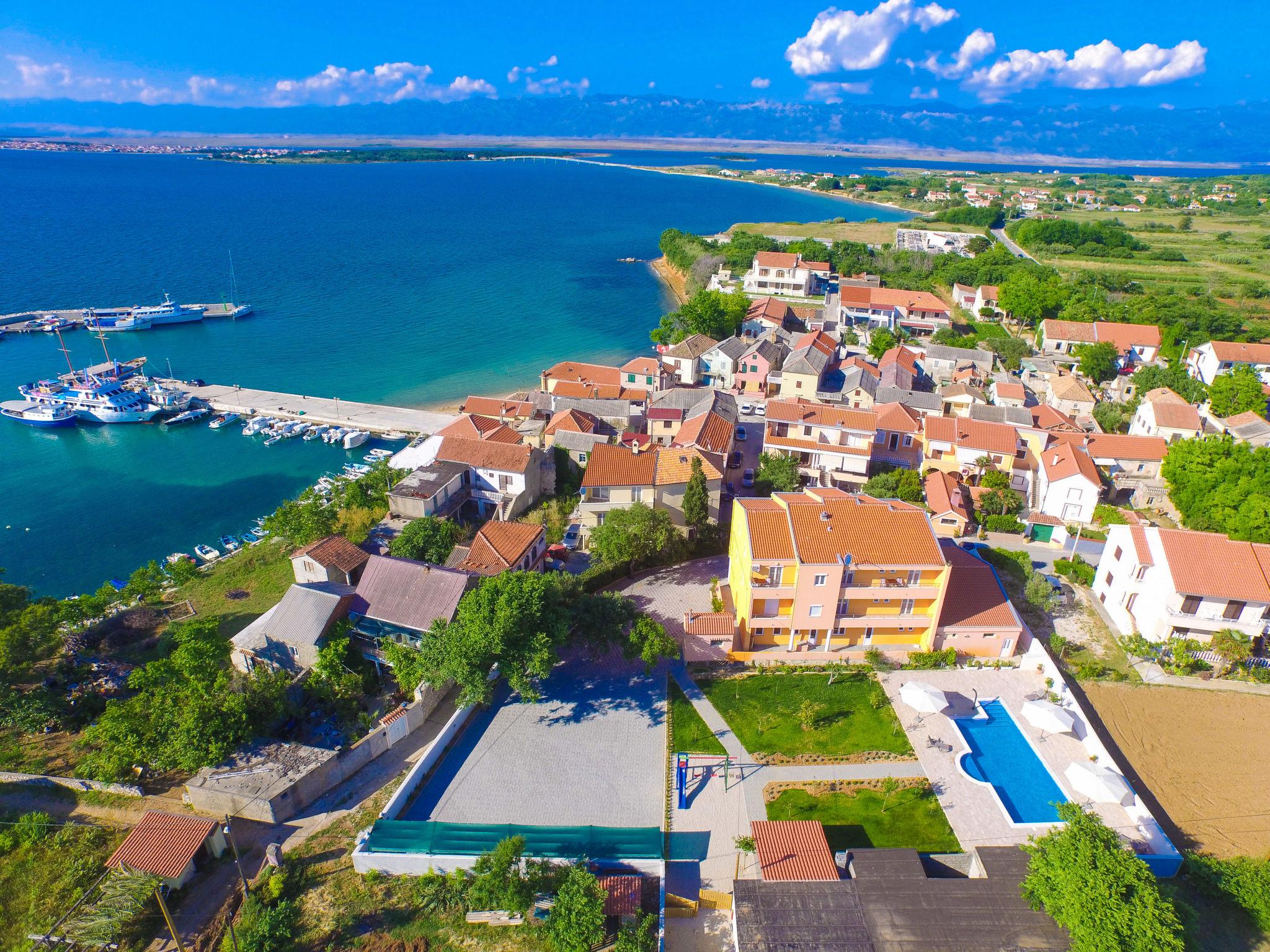 Photo 16 - Appartement en Privlaka avec piscine et vues à la mer