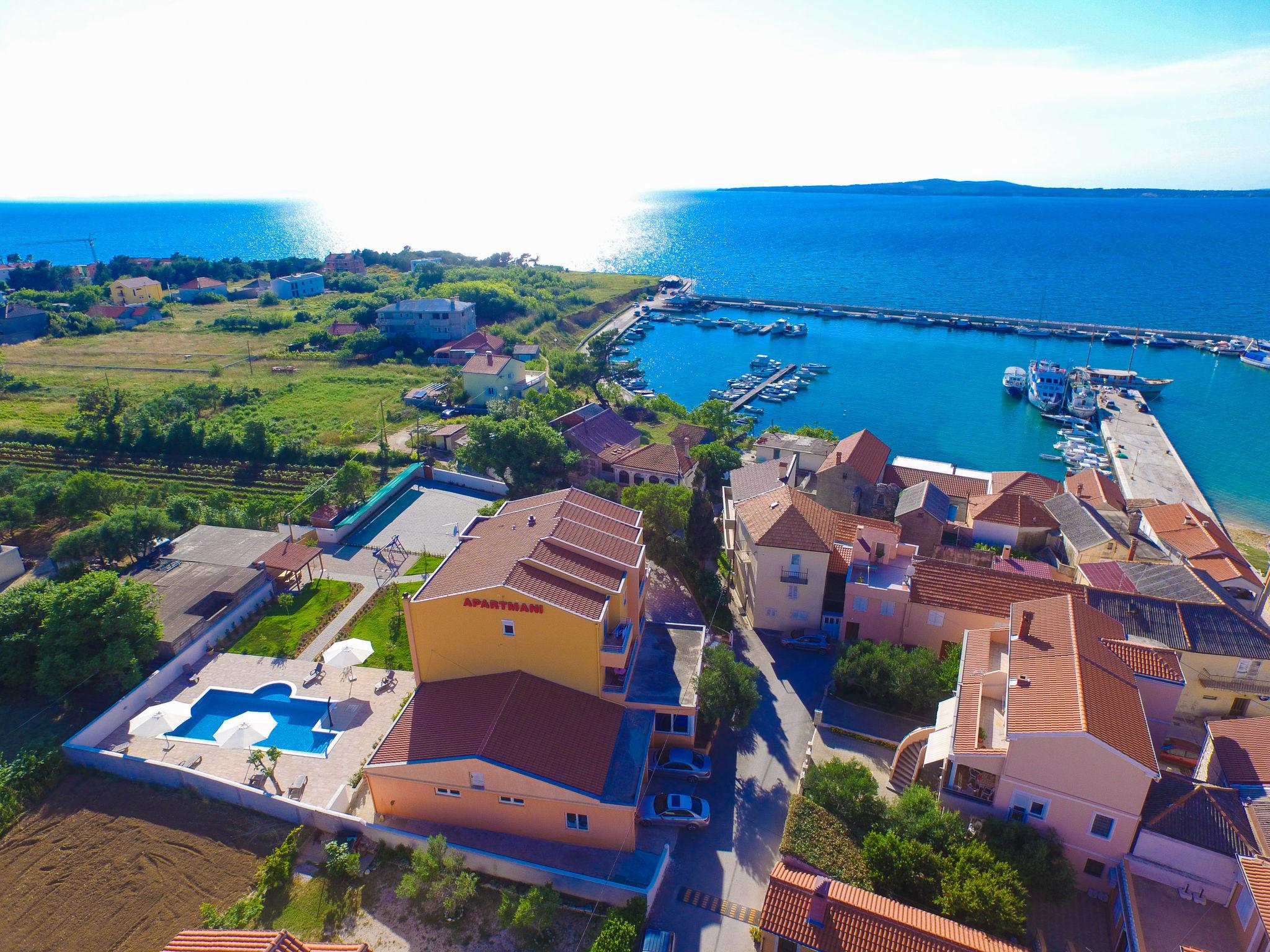 Foto 18 - Apartamento de 1 habitación en Privlaka con piscina y vistas al mar