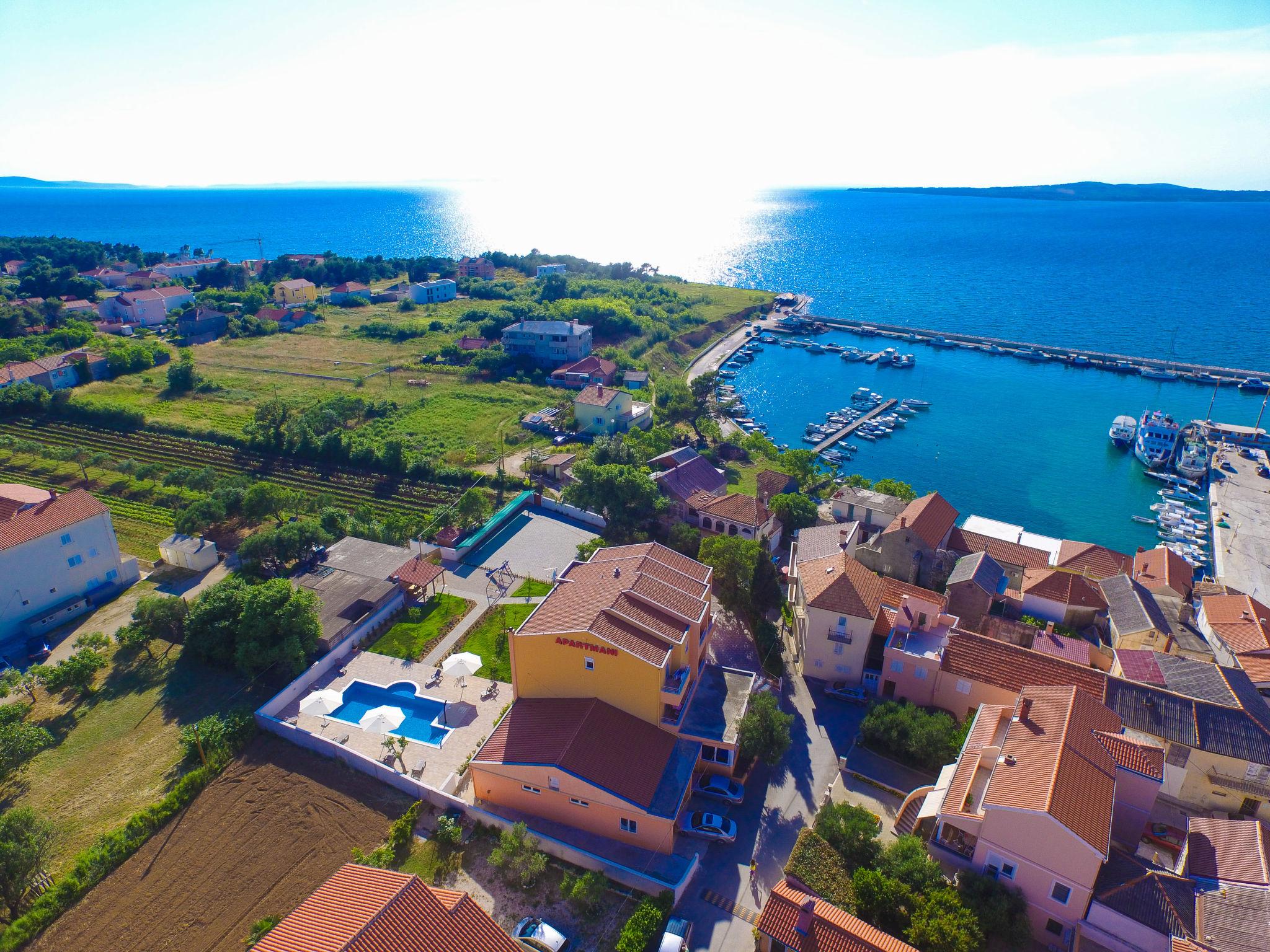 Foto 13 - Apartamento en Privlaka con piscina y vistas al mar