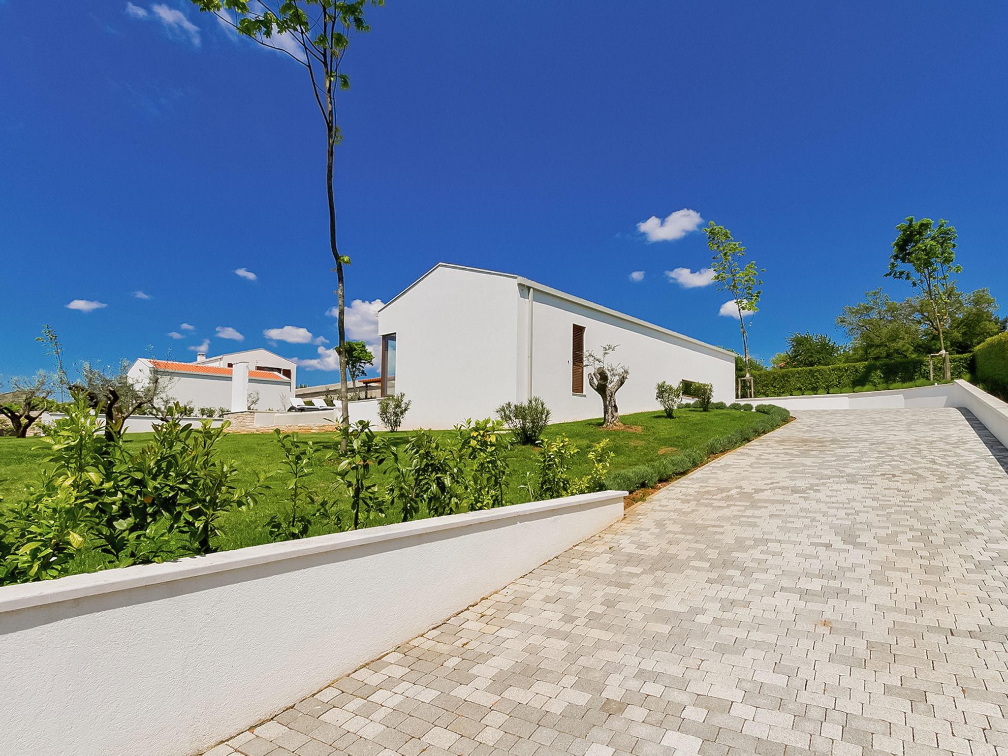 Foto 33 - Casa de 3 quartos em Sveti Petar u Šumi com piscina privada e jardim