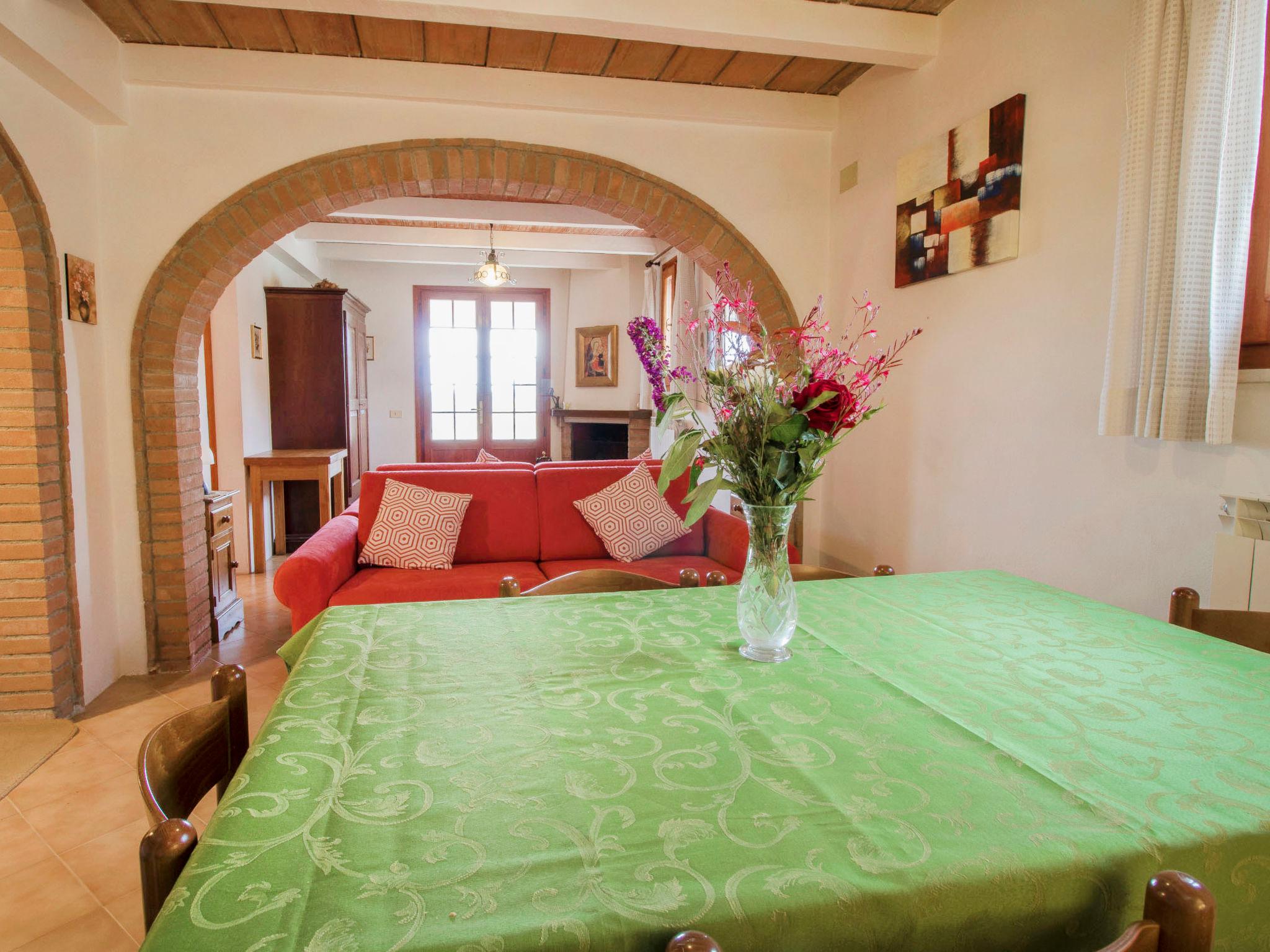 Photo 10 - 2 bedroom House in Castiglione del Lago with private pool and mountain view